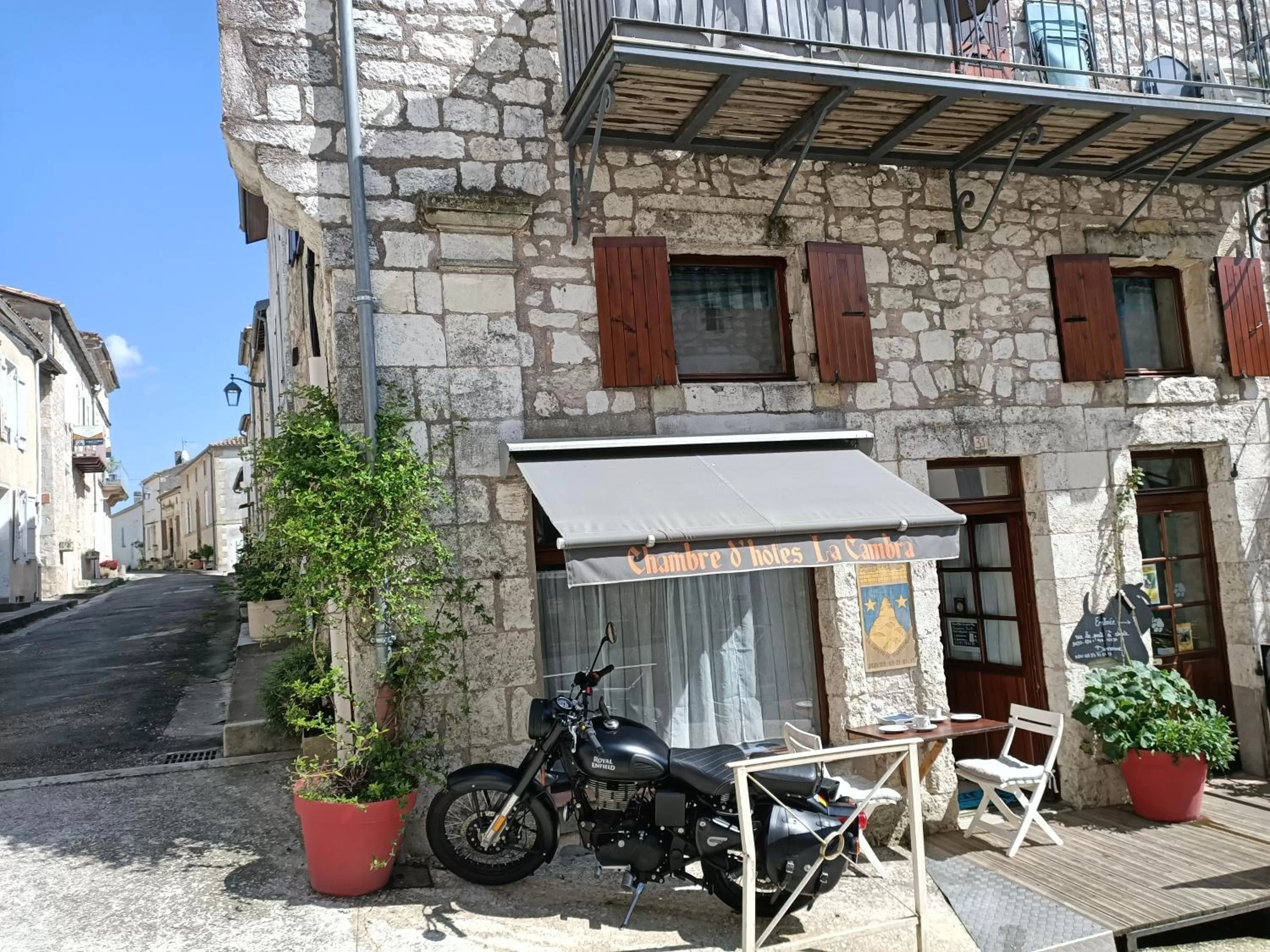 Property building in La Cambra dé Monflanquin