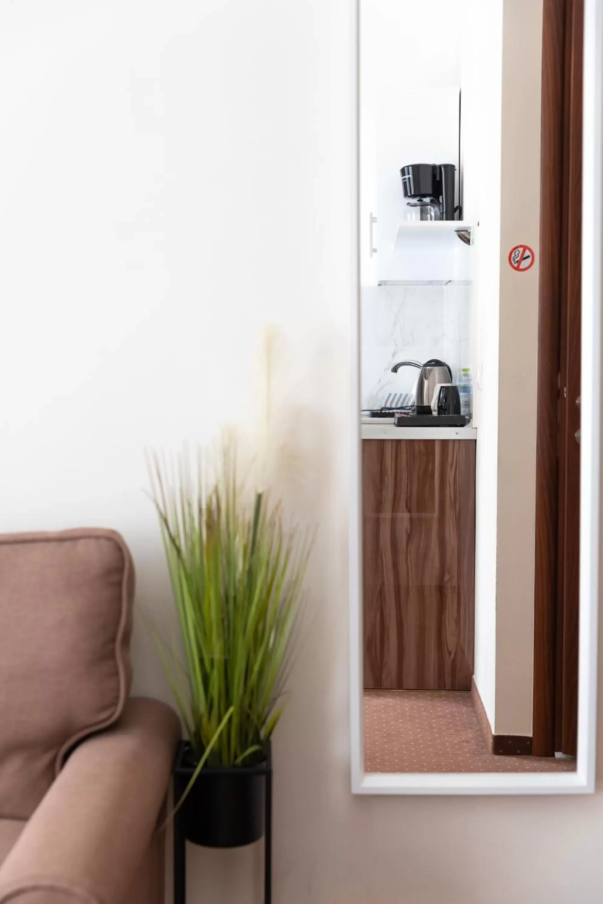 Kitchen or kitchenette, Seating Area in City Plaza Apartments & Rooms