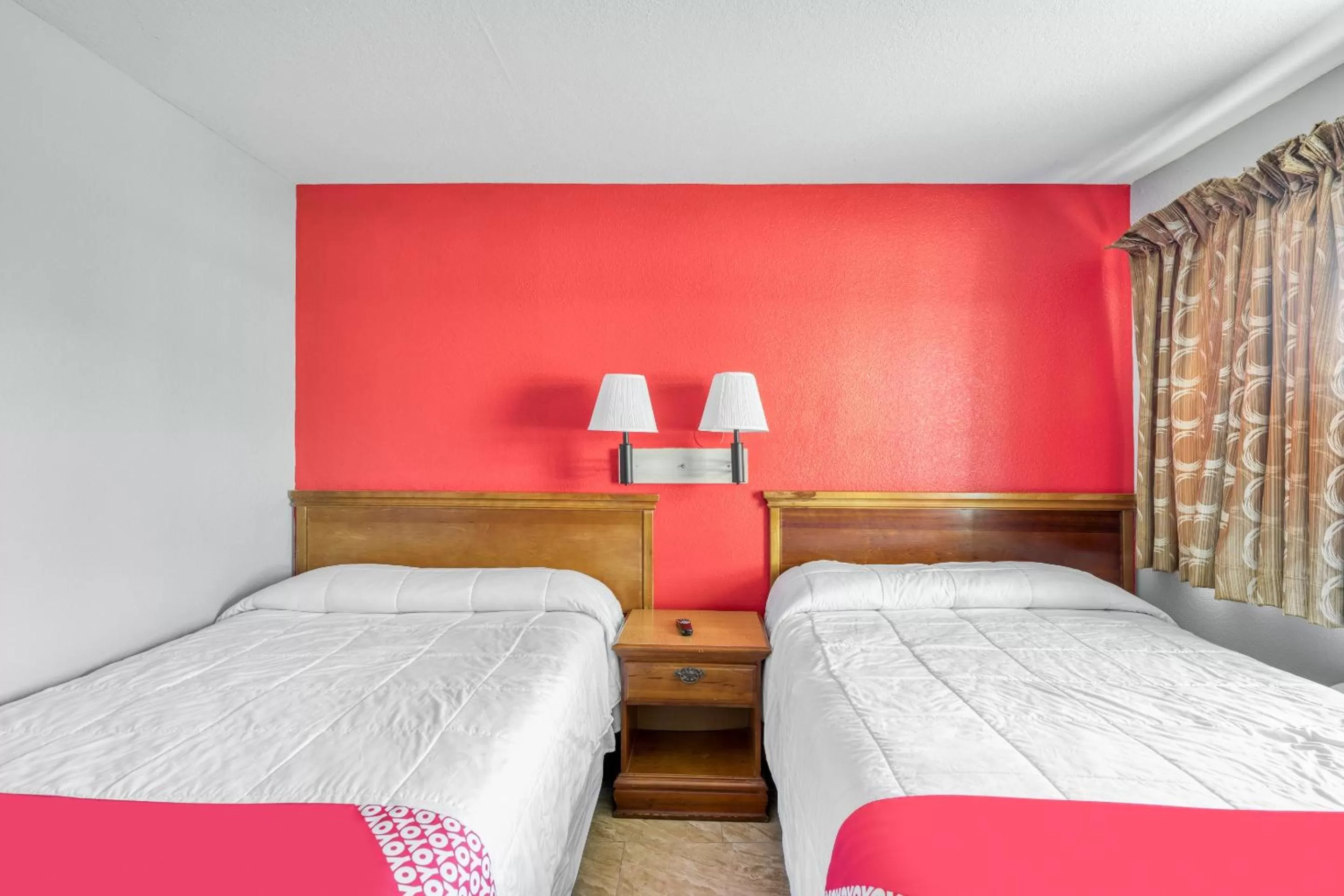 Bedroom, Bed in OYO Hotel Houston Southwest I-69