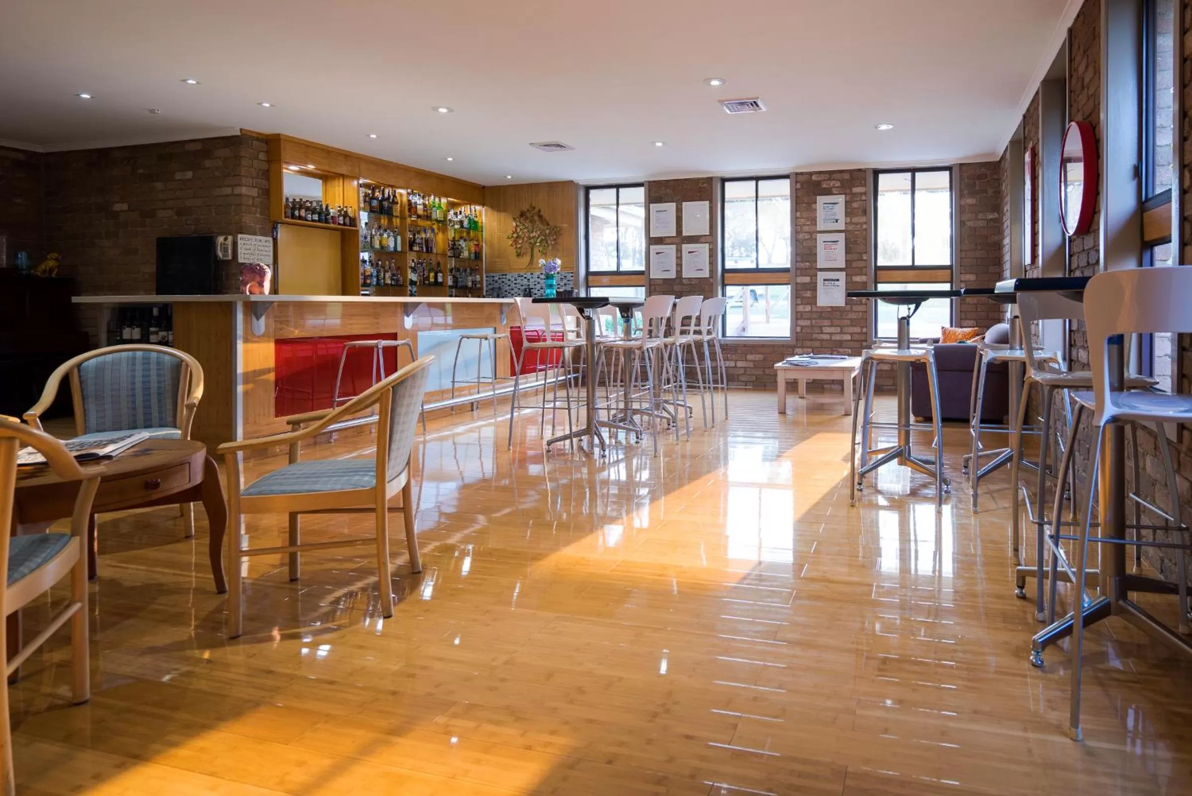 Lounge or bar in Farnham Court Motel and Restaurant