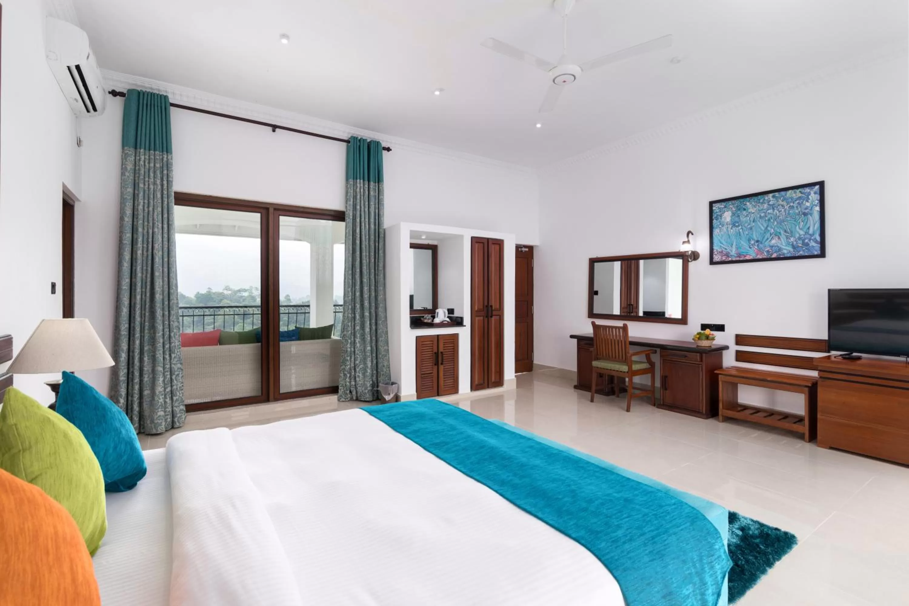 Property building, Bed in Elegant Hotel