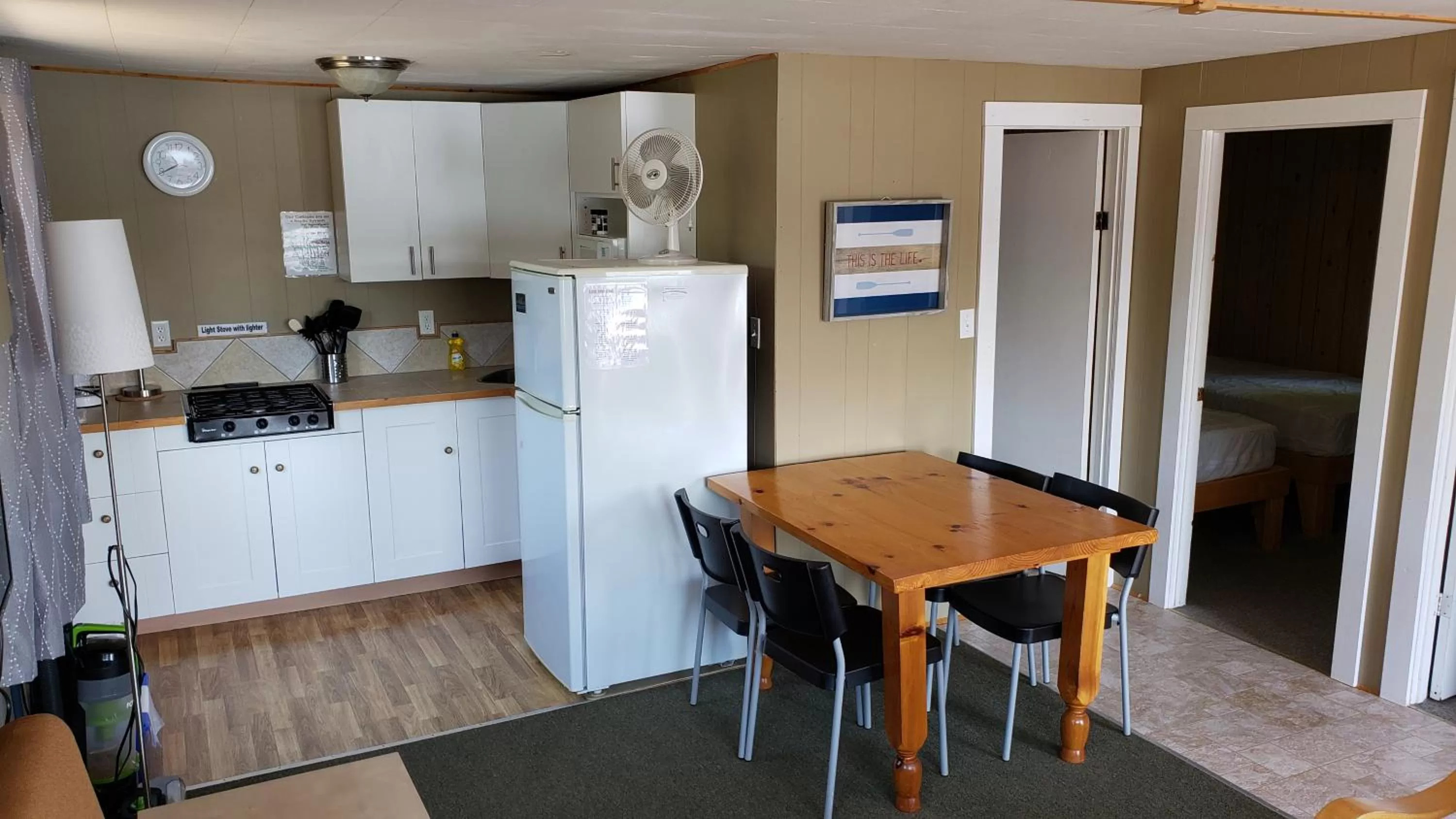 Dining area in Parkway Cottage Resort and Trading Post