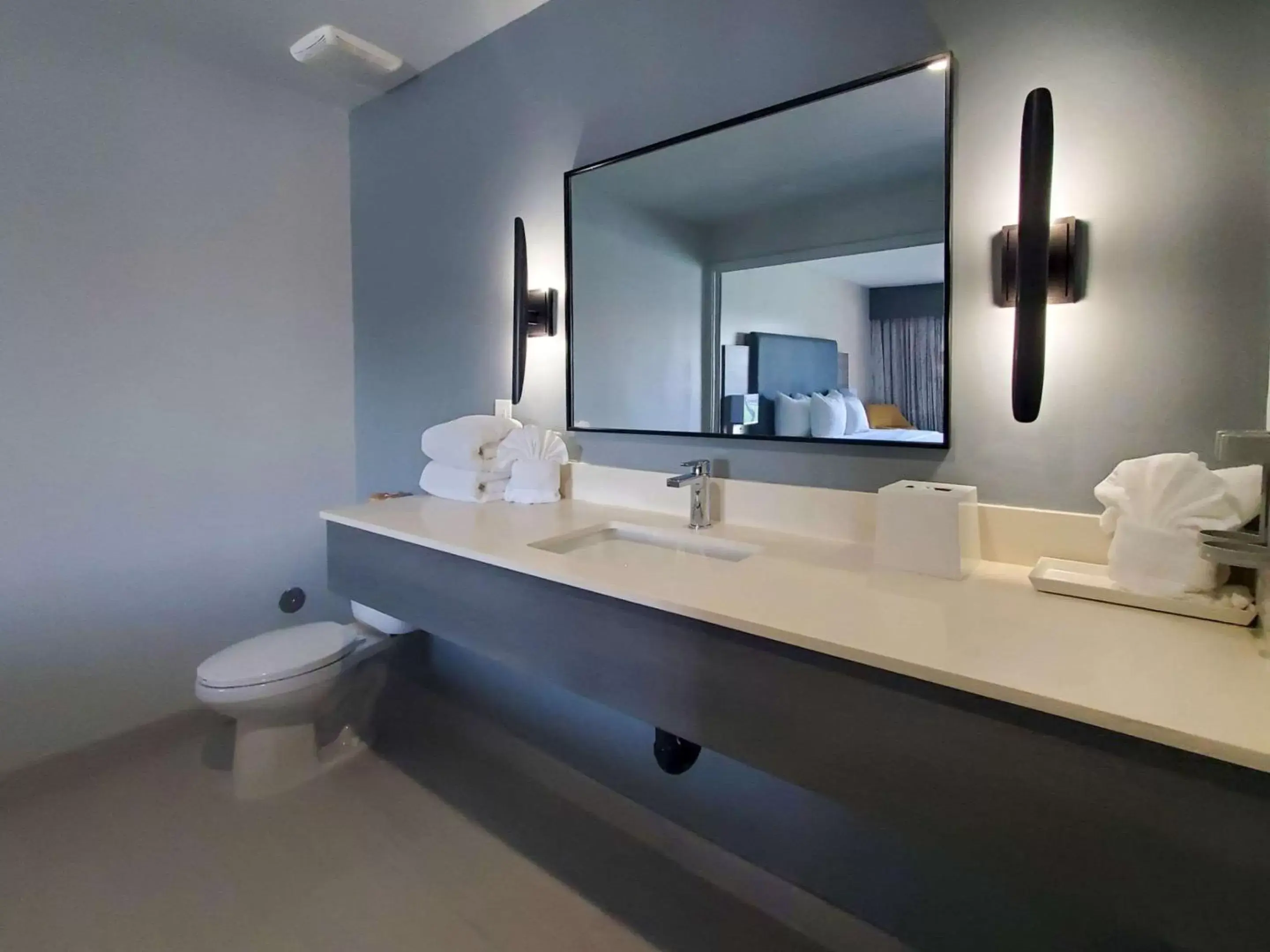 Bathroom in Hourglass Hotel, Ascend Hotel Collection