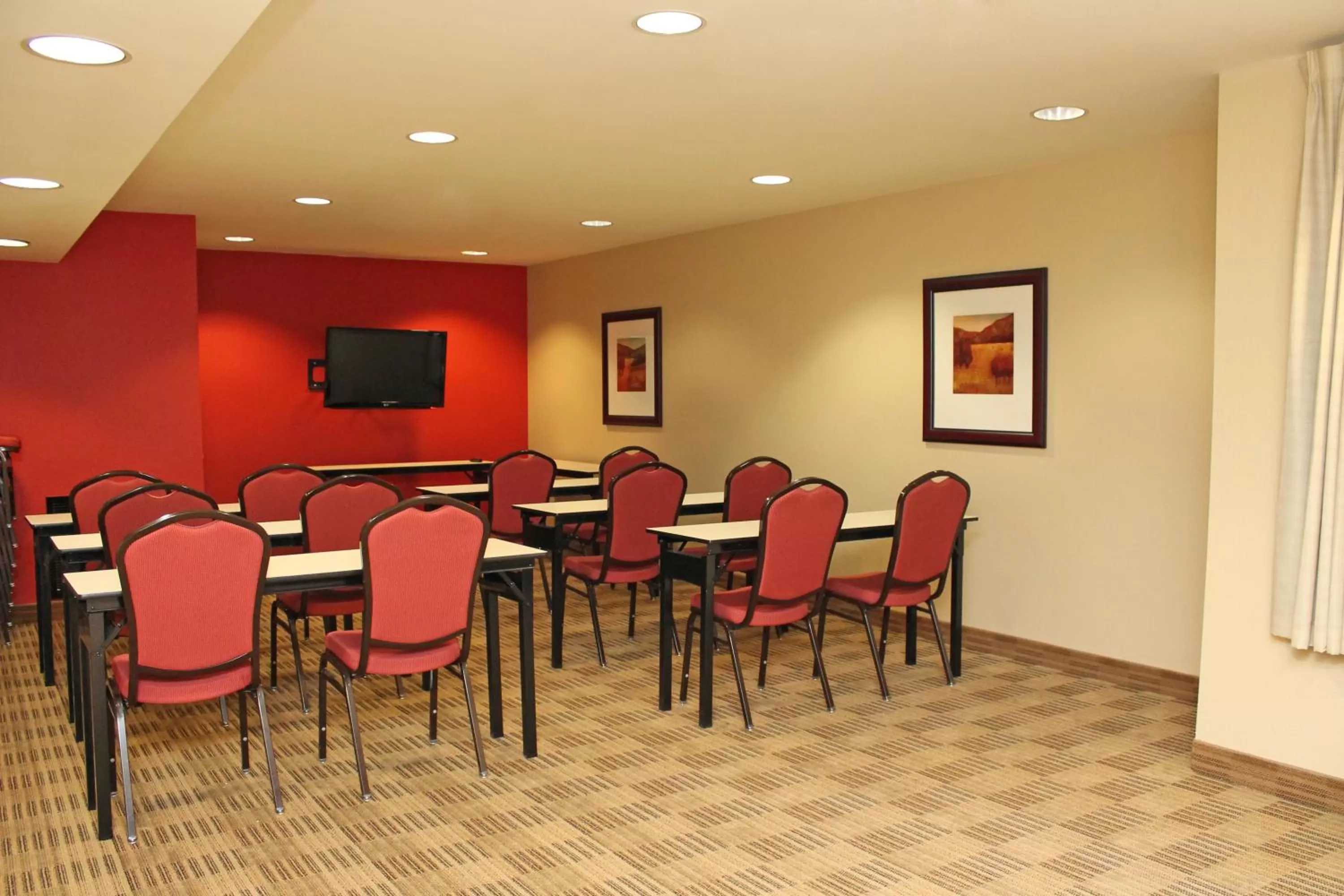 Meeting/conference room in Extended Studio Hotel Suites - Los Angeles - San Dimas