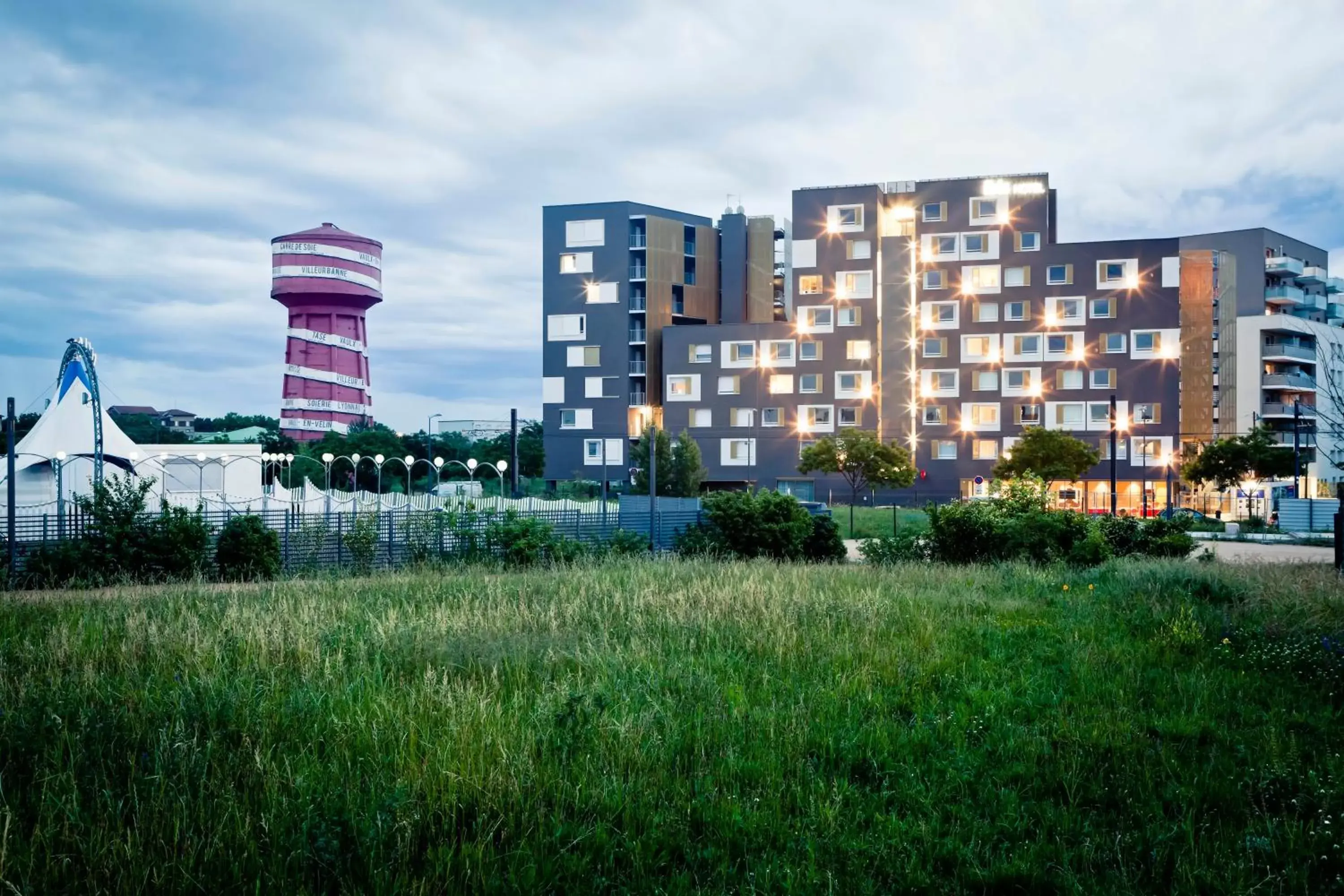 Property building in ibis Lyon Carre De Soie Property building in ibis Lyon Carre De Soie