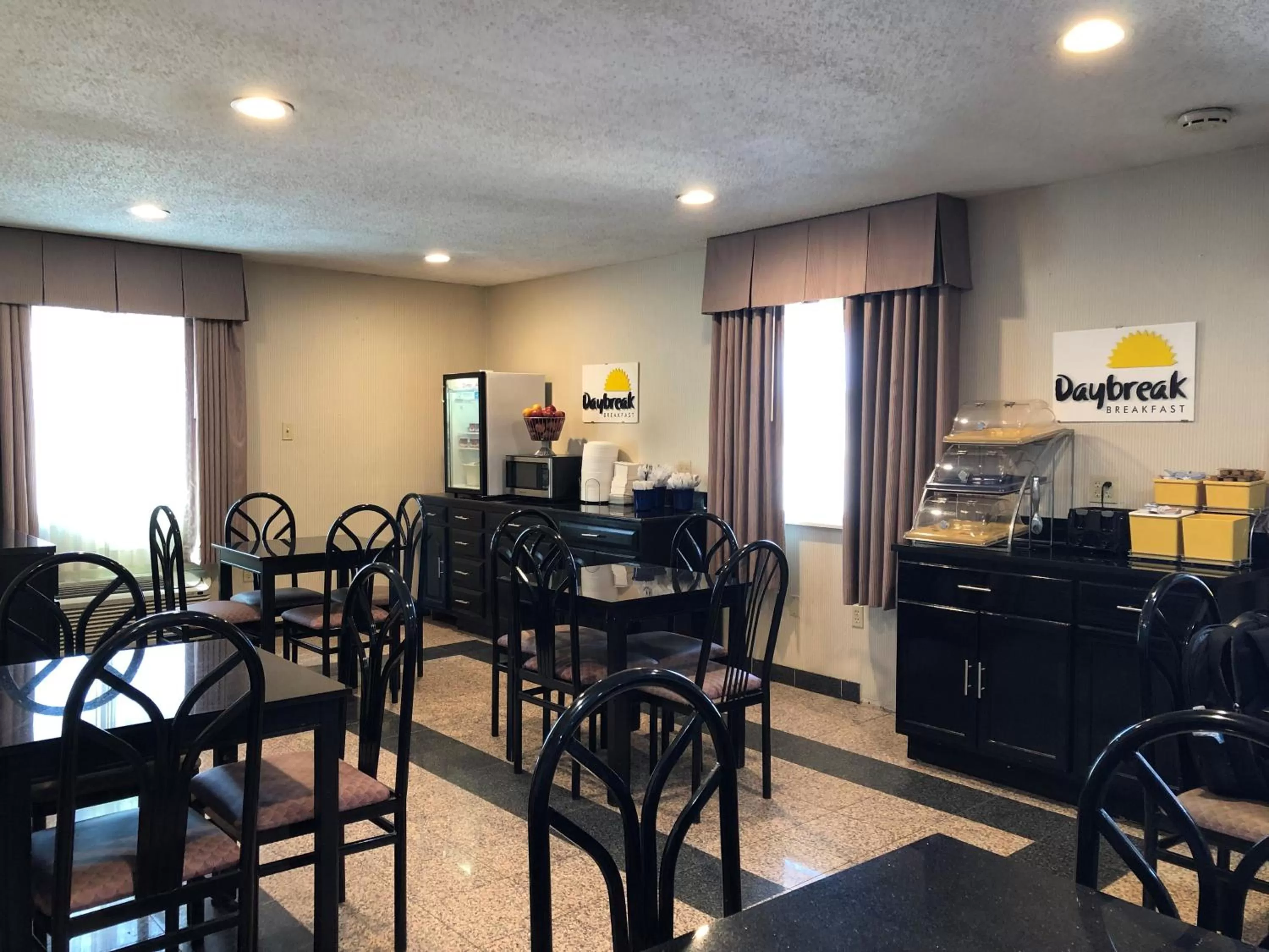 Lounge or bar in Days Inn by Wyndham Grants