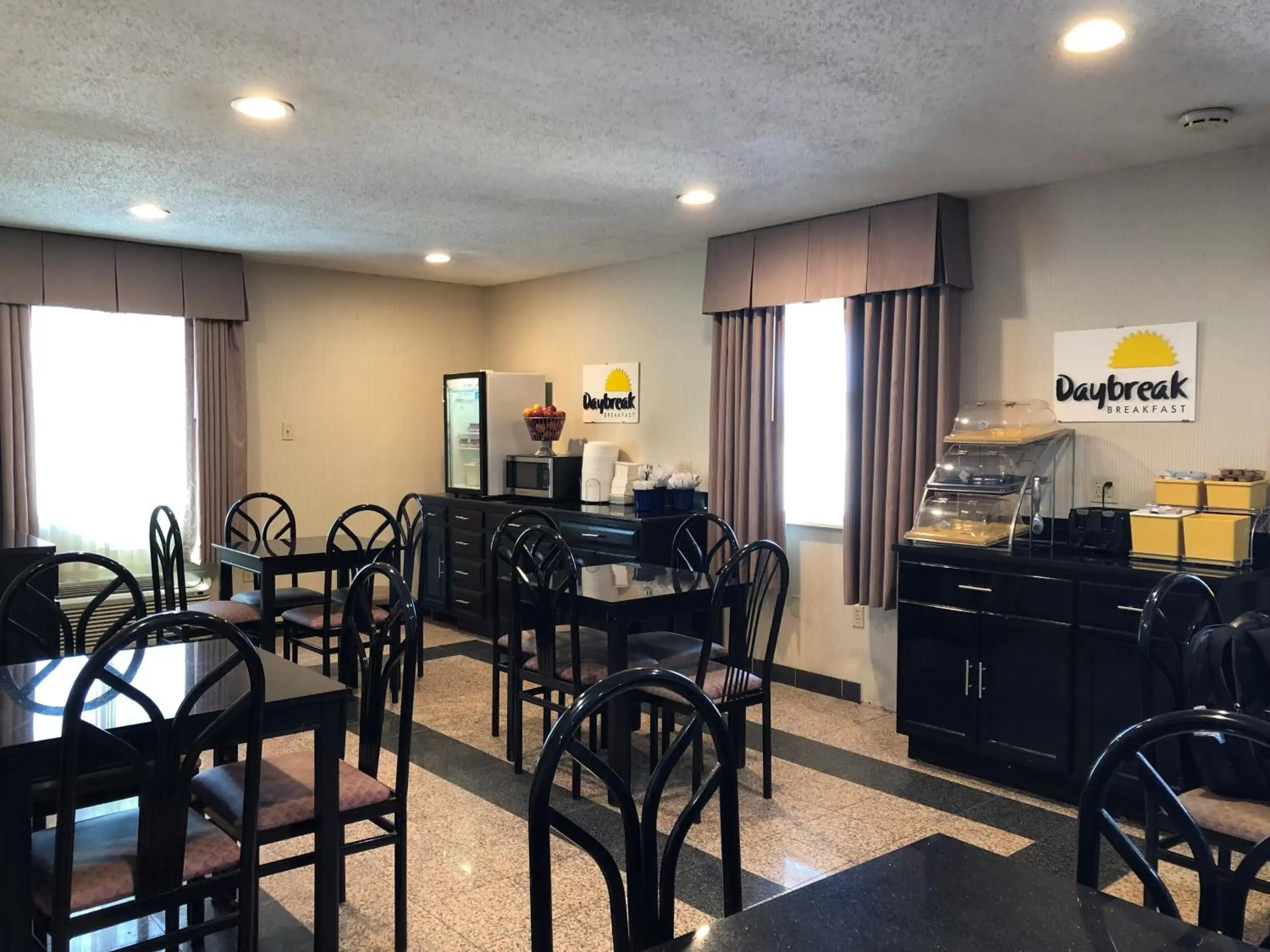 Lounge or bar in Days Inn by Wyndham Grants Lounge or bar in Days Inn by Wyndham Grants