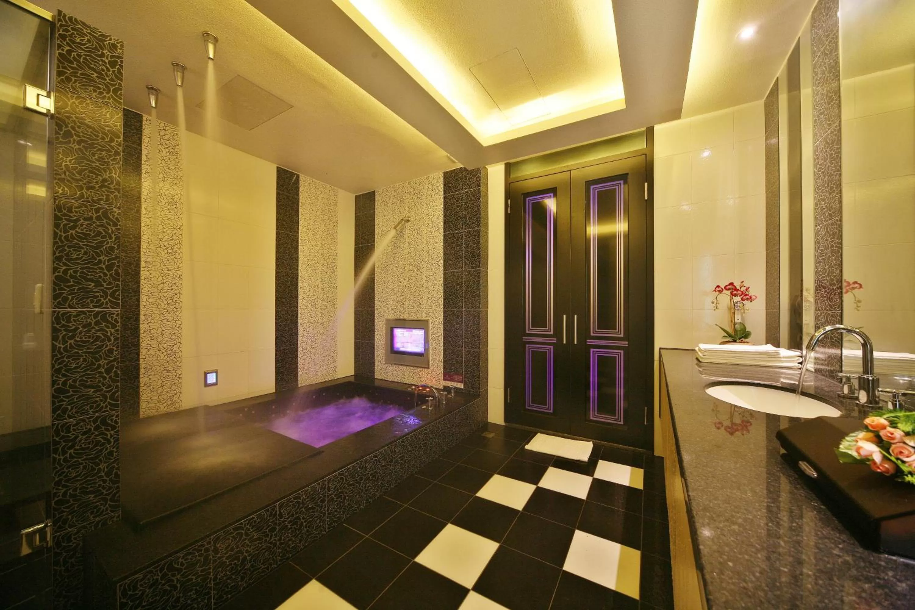 Bathroom in Shining Motel