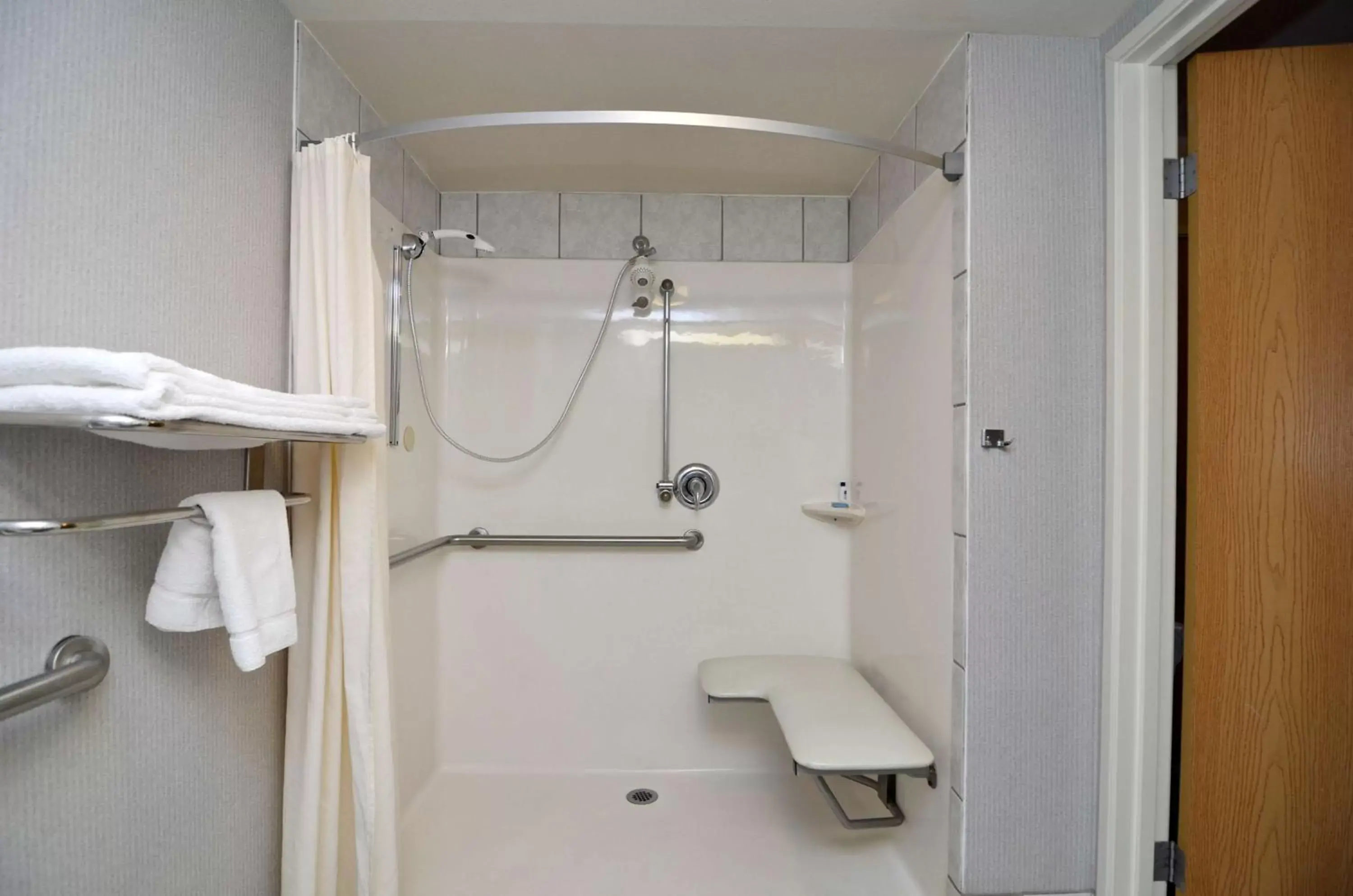 King Room with Roll-in Shower - Disability Access/Non-Smoking in Best Western Borger Inn King Room with Roll-in Shower - Disability Access/Non-Smoking in Best Western Borger Inn
