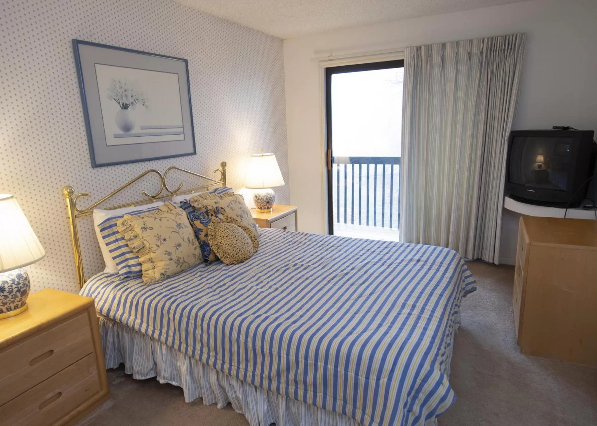 Photo of the whole room, Bed in Winterplace on Okemo Mountain