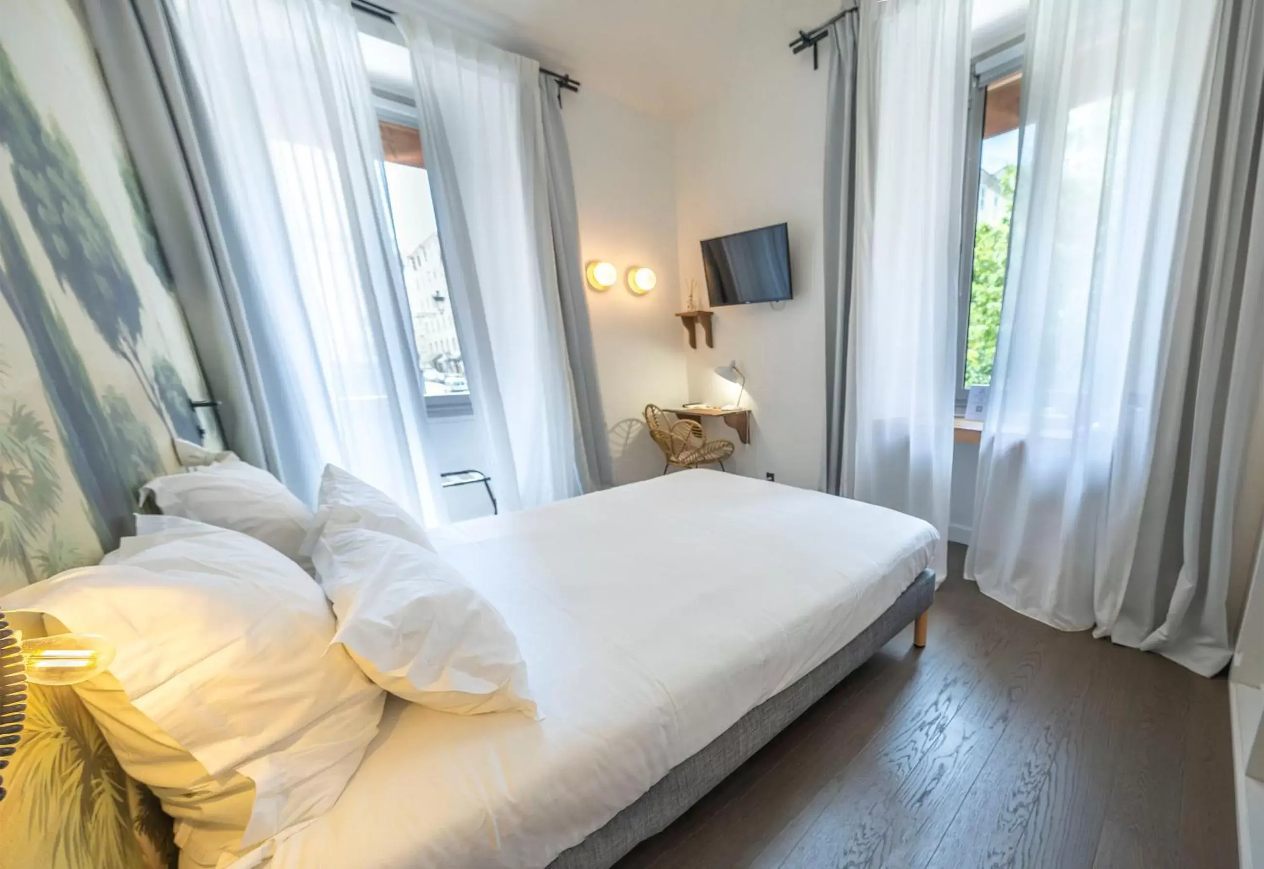 Photo of the whole room, Bed in Monsieur Miot Concept Hotel - Bastia centre