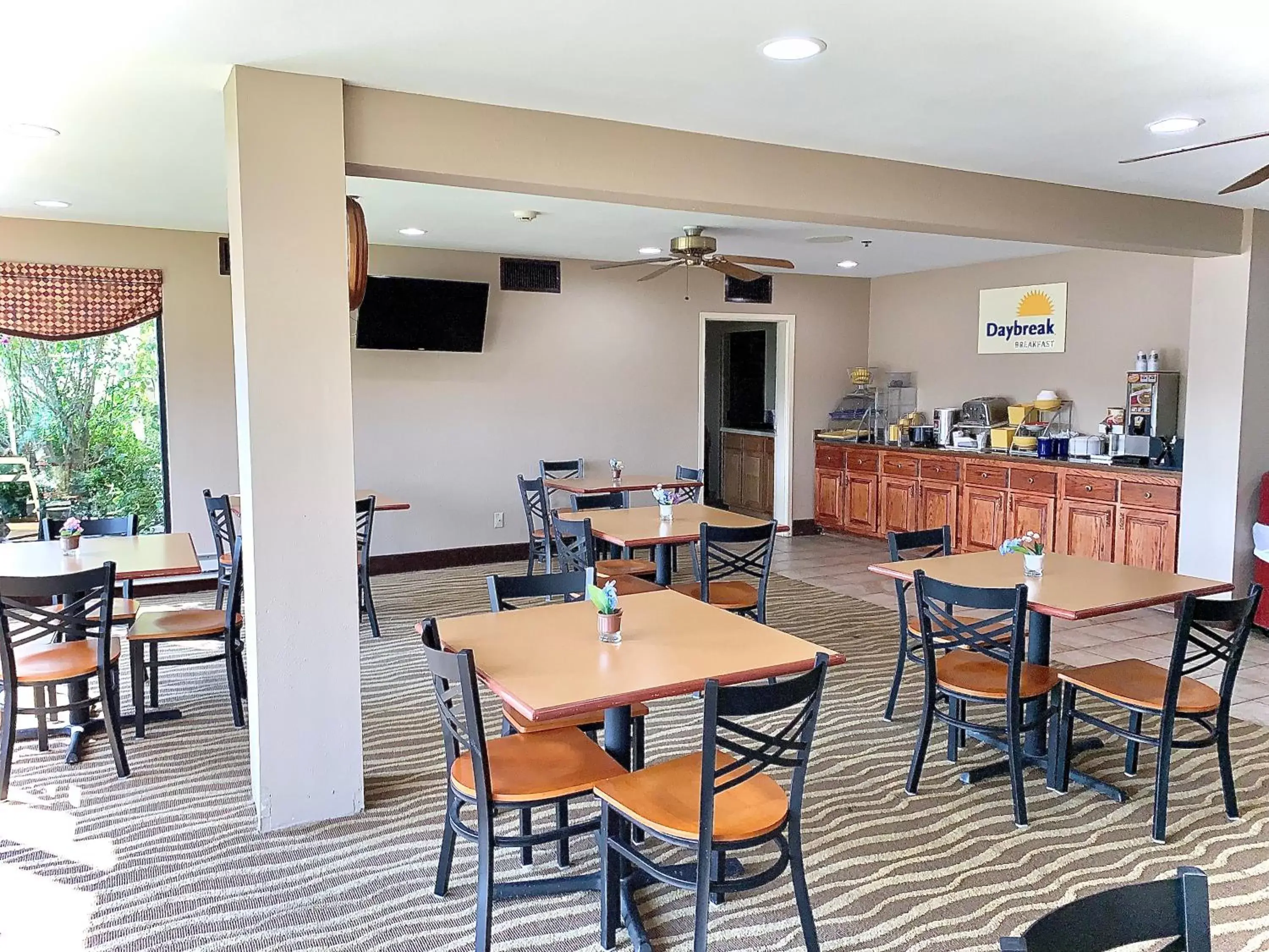 Restaurant/places to eat in Days Inn & Suites by Wyndham Cuba Restaurant/places to eat in Days Inn & Suites by Wyndham Cuba