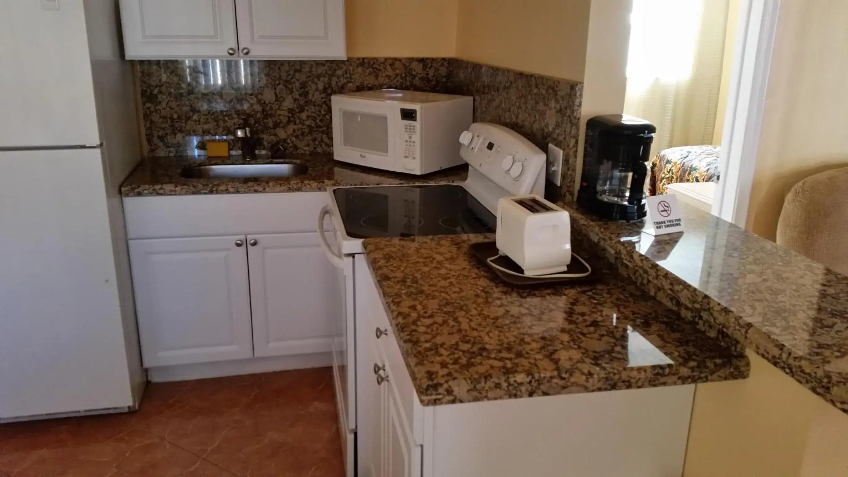 Kitchen or kitchenette, Kitchen/Kitchenette in Lago Mar Motel and Apartments