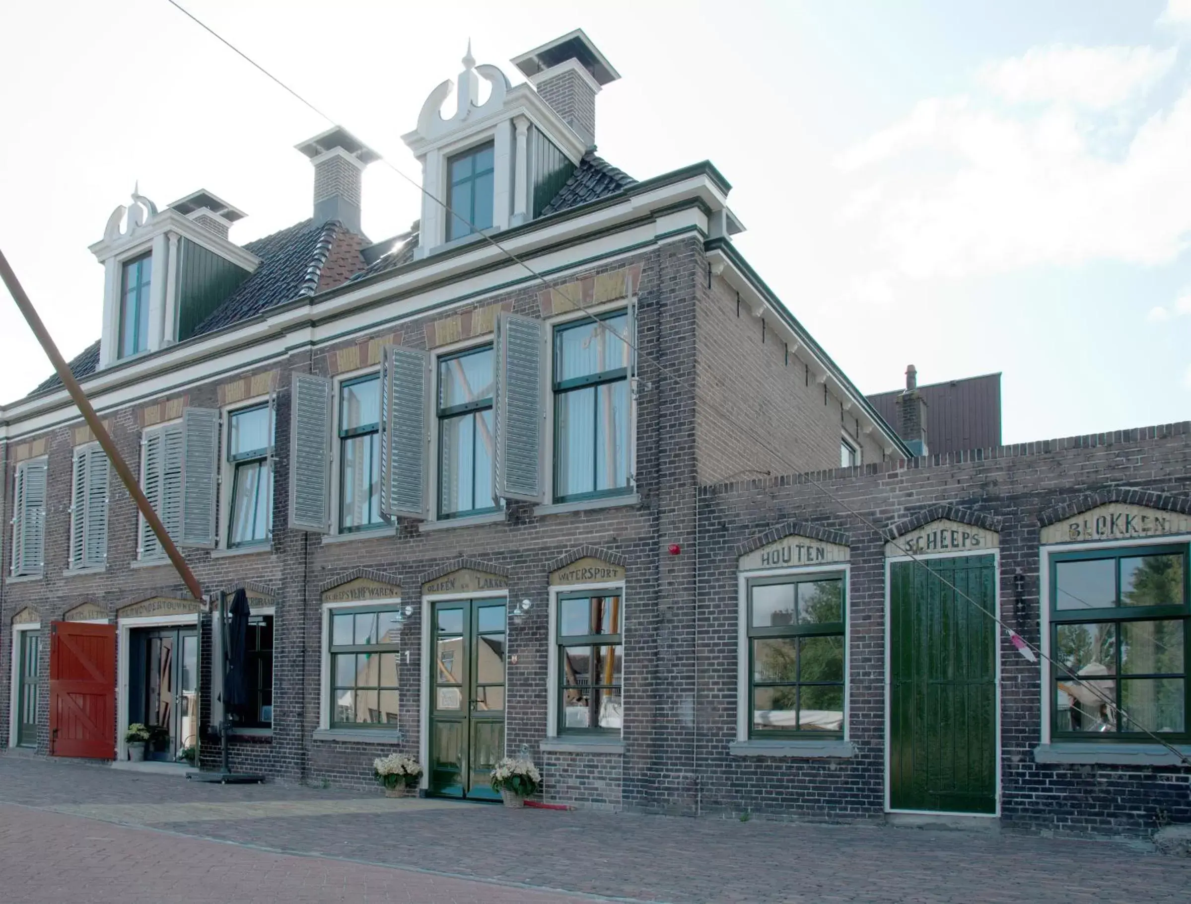 Property Building in Hotel Lemmer