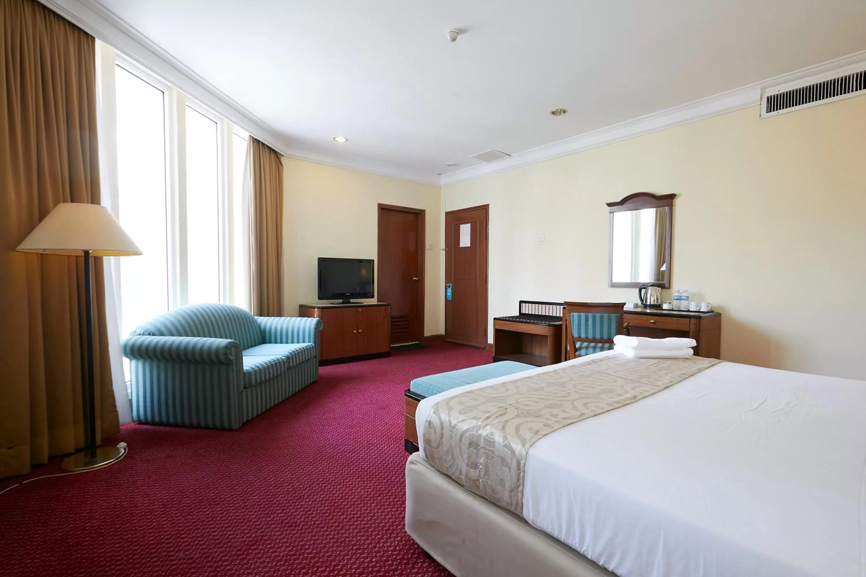 Bed in Grand Pacific Hotel PWTC