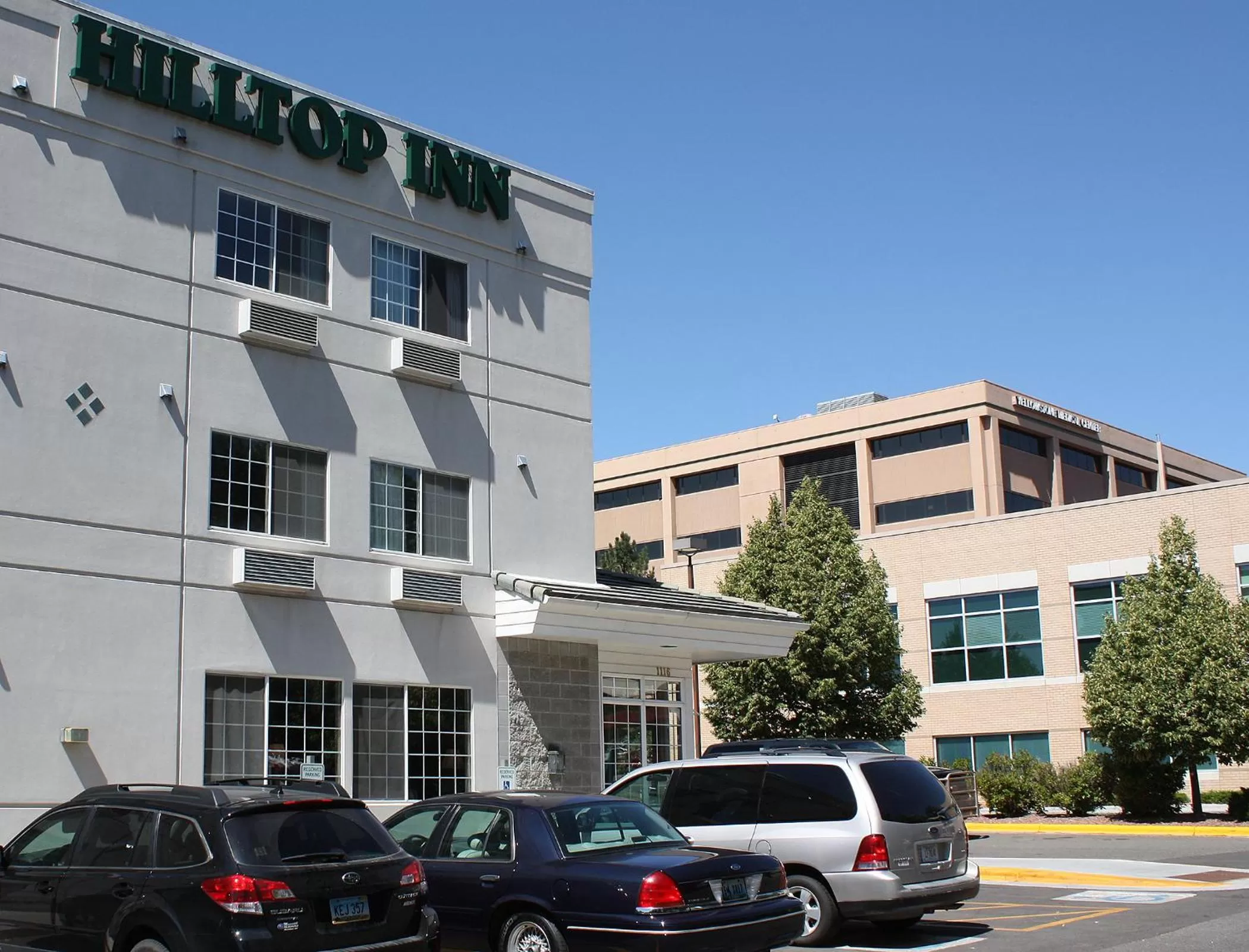 Facade/entrance in Hilltop Inn by Riversage