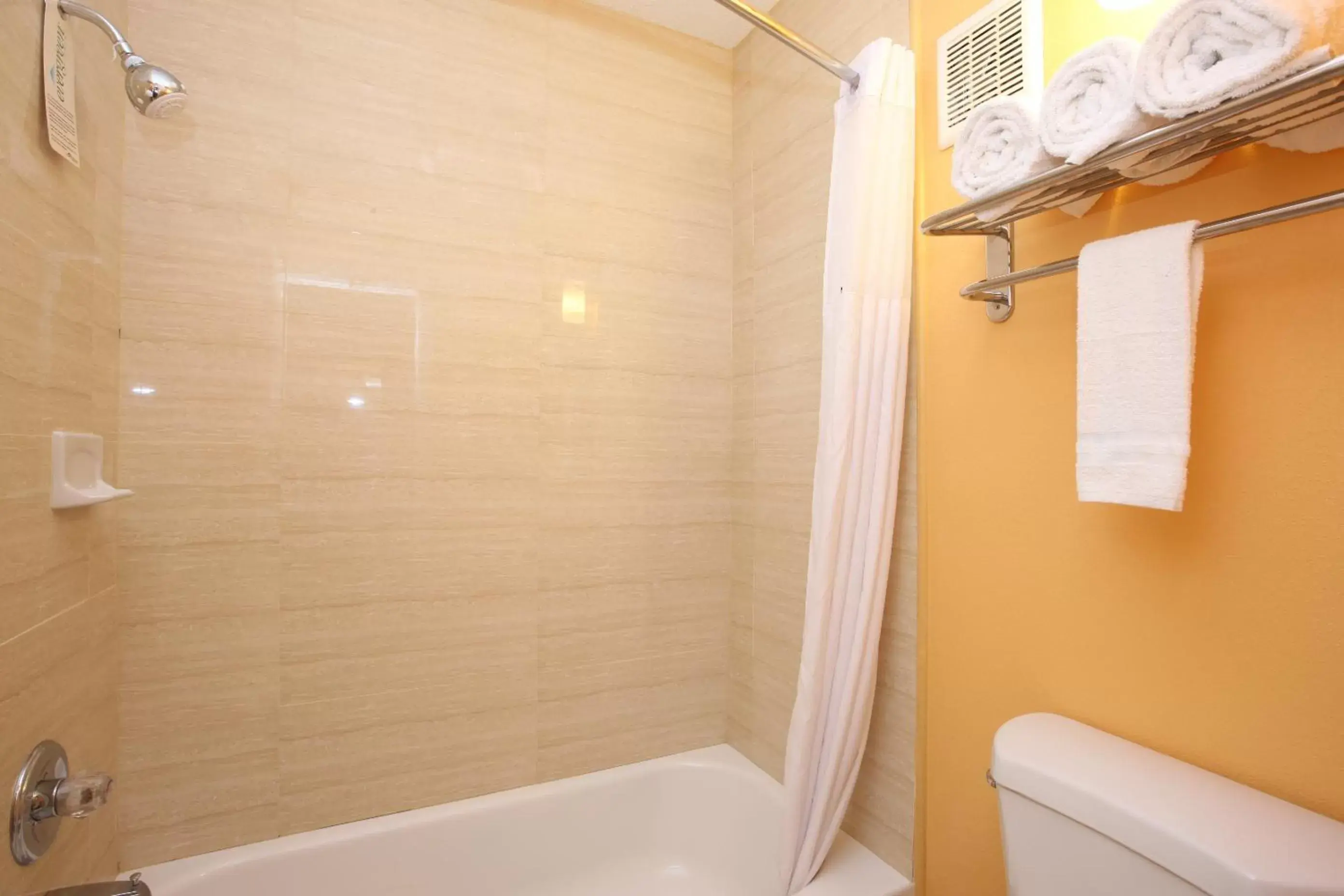 King Room with Roll-In Shower - Mobility Access/Non-Smoking in Days Inn by Wyndham Queensbury/Lake George