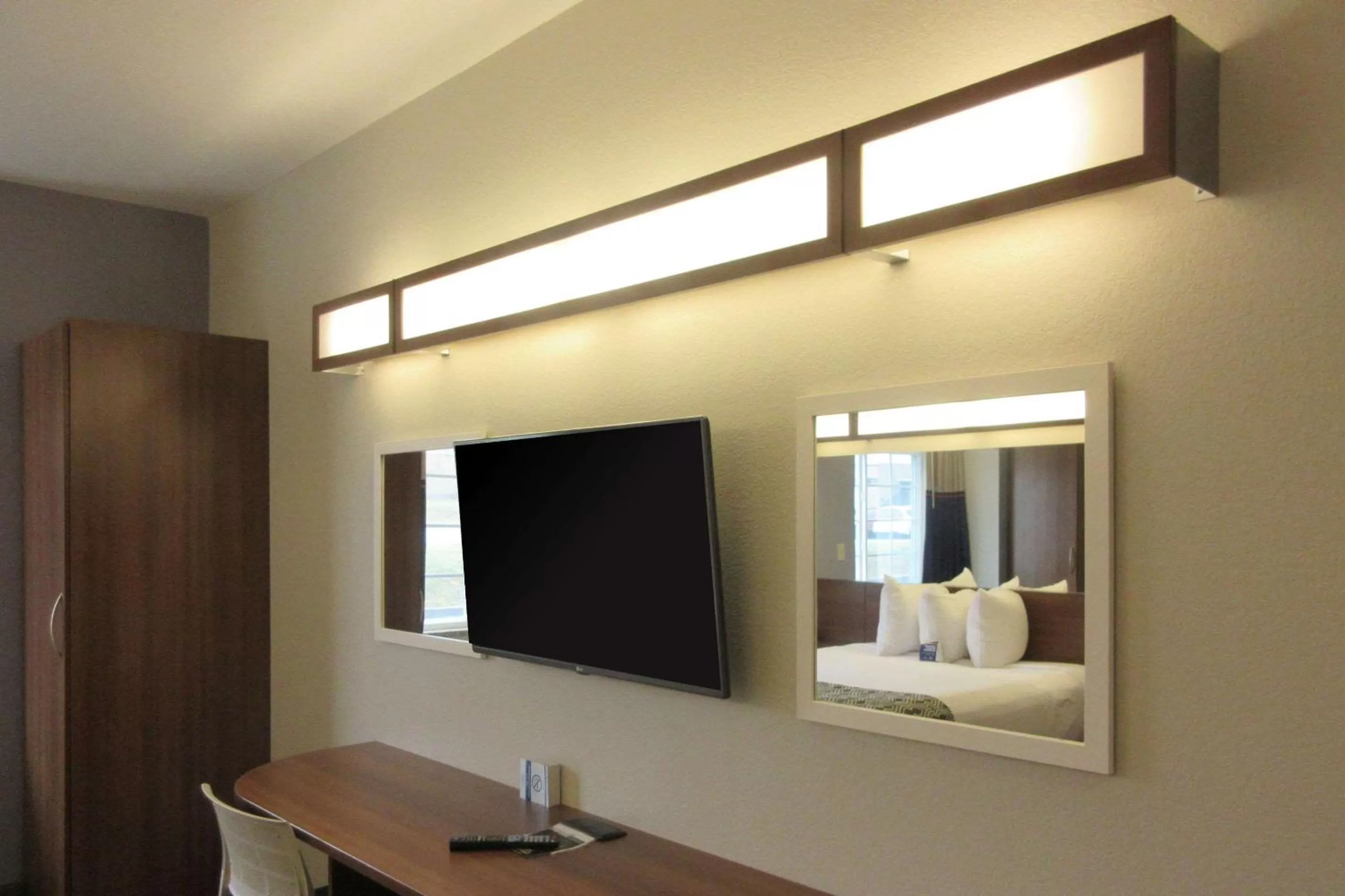 Photo of the whole room, Bed in Quality Inn & Suites Caldwell I-77