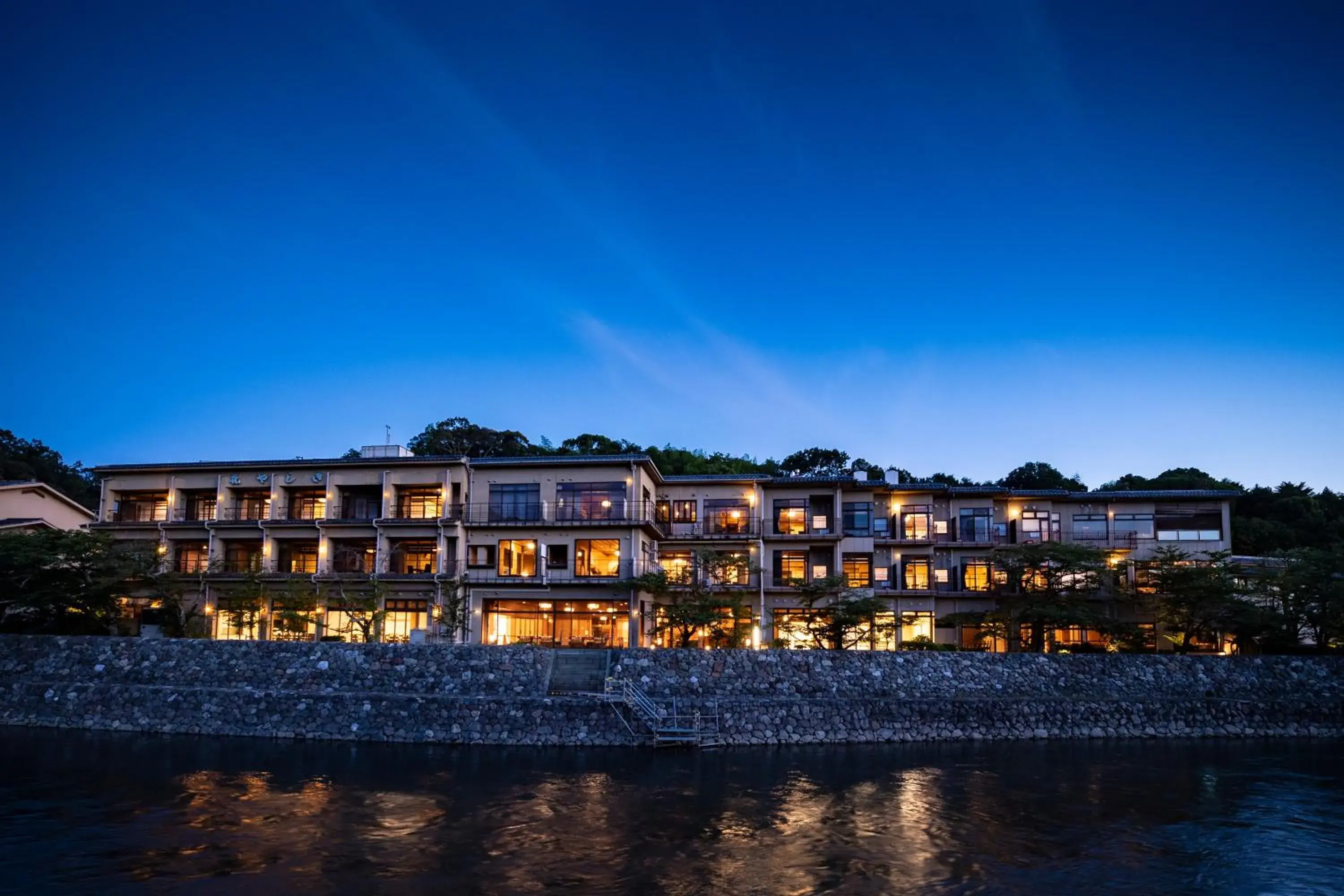 Property building in Hanayashiki Ukifune-en Property building in Hanayashiki Ukifune-en