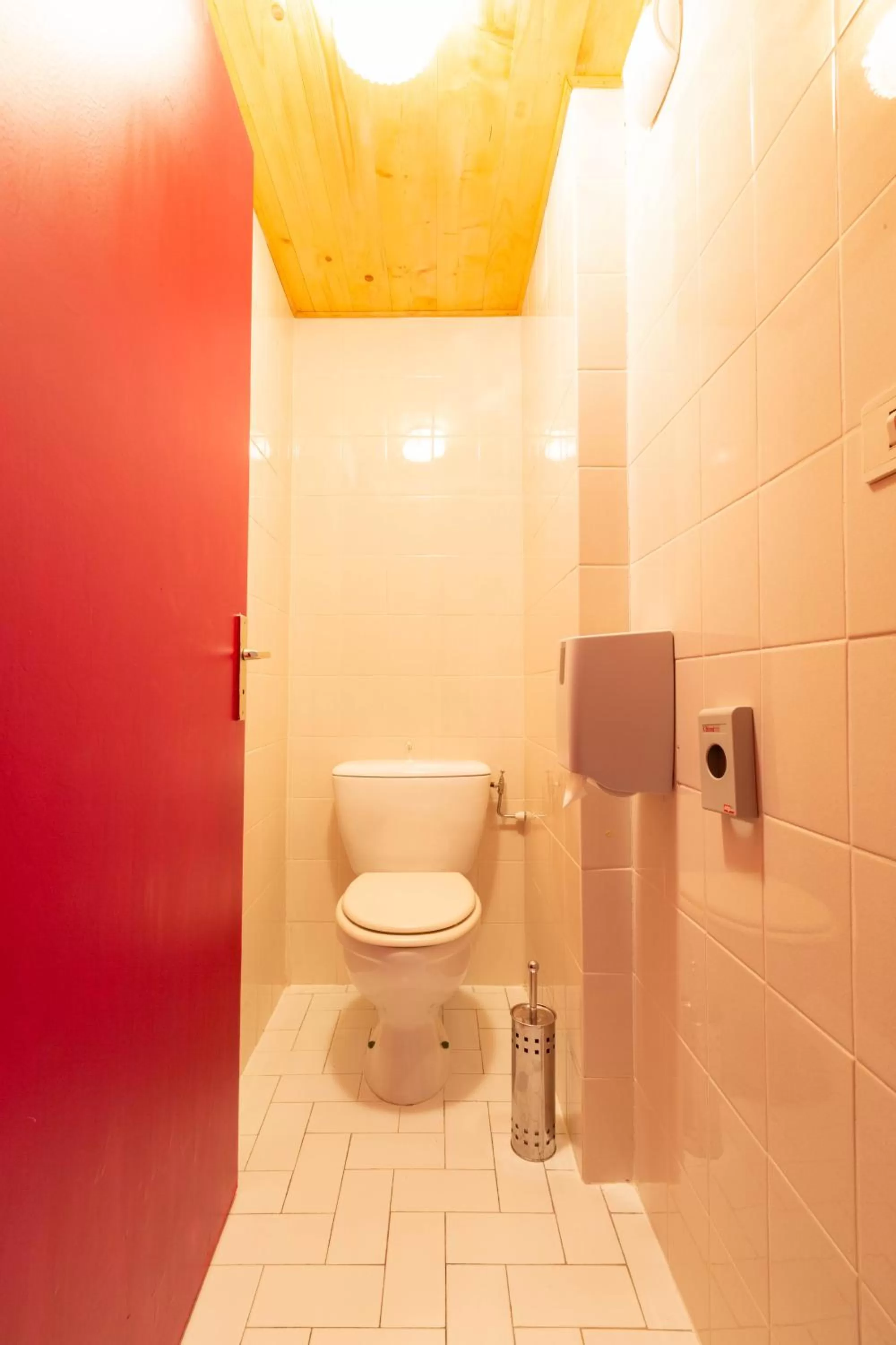 Bathroom in L'Escale (accès en télécabine)