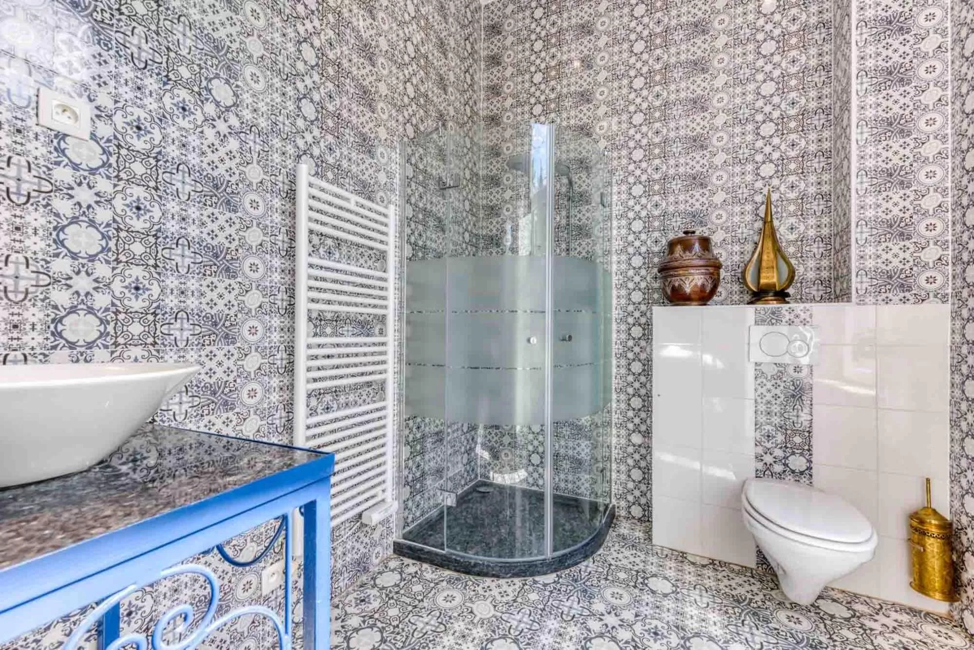 Shower in Ryad Mogador Liège