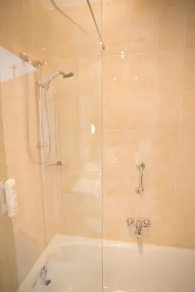 Shower, Bathroom in Hotel Grüner Baum