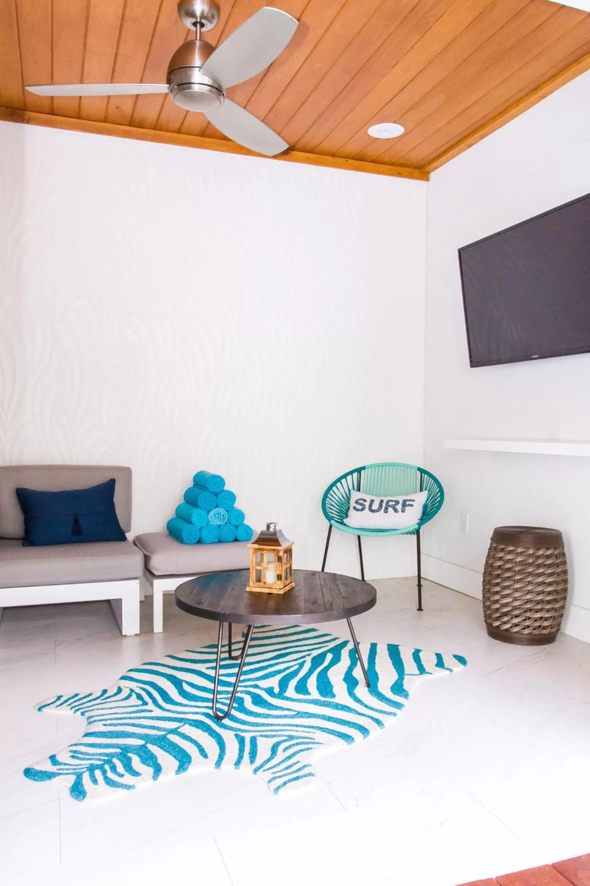 Living room in Marseilles Beachfront Hotel