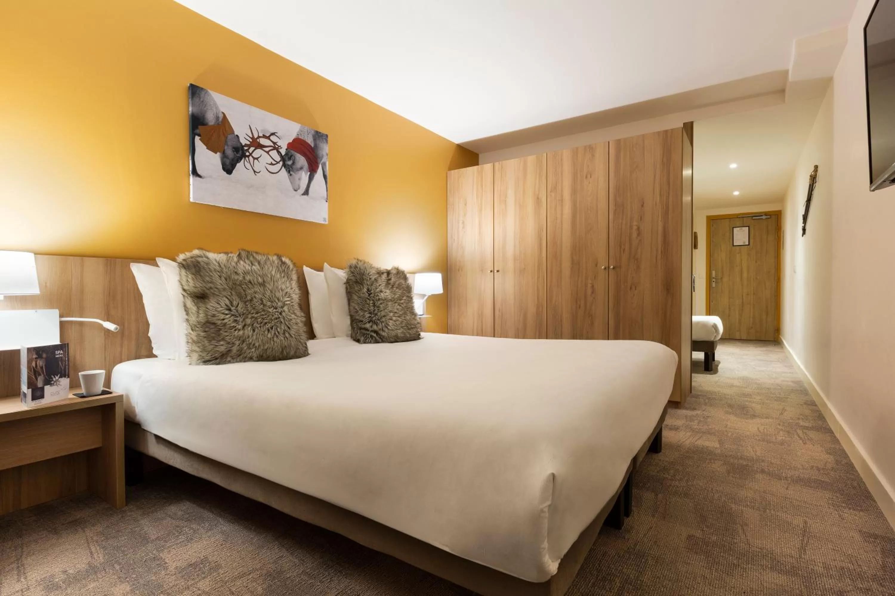 Bedroom, Bed in SOWELL HOTELS Mont Blanc et SPA