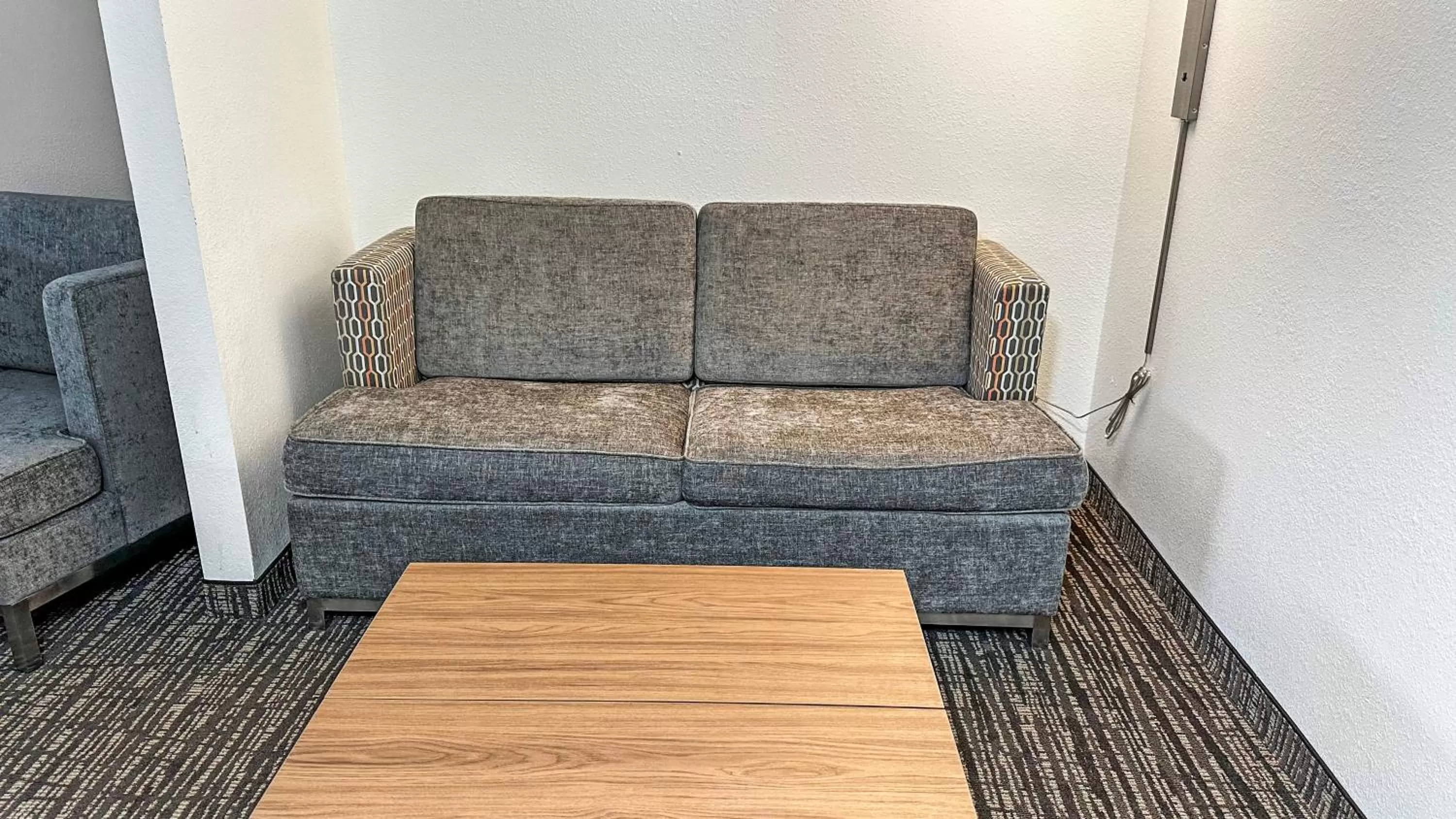 Living room in Estherville Hotel & Suites