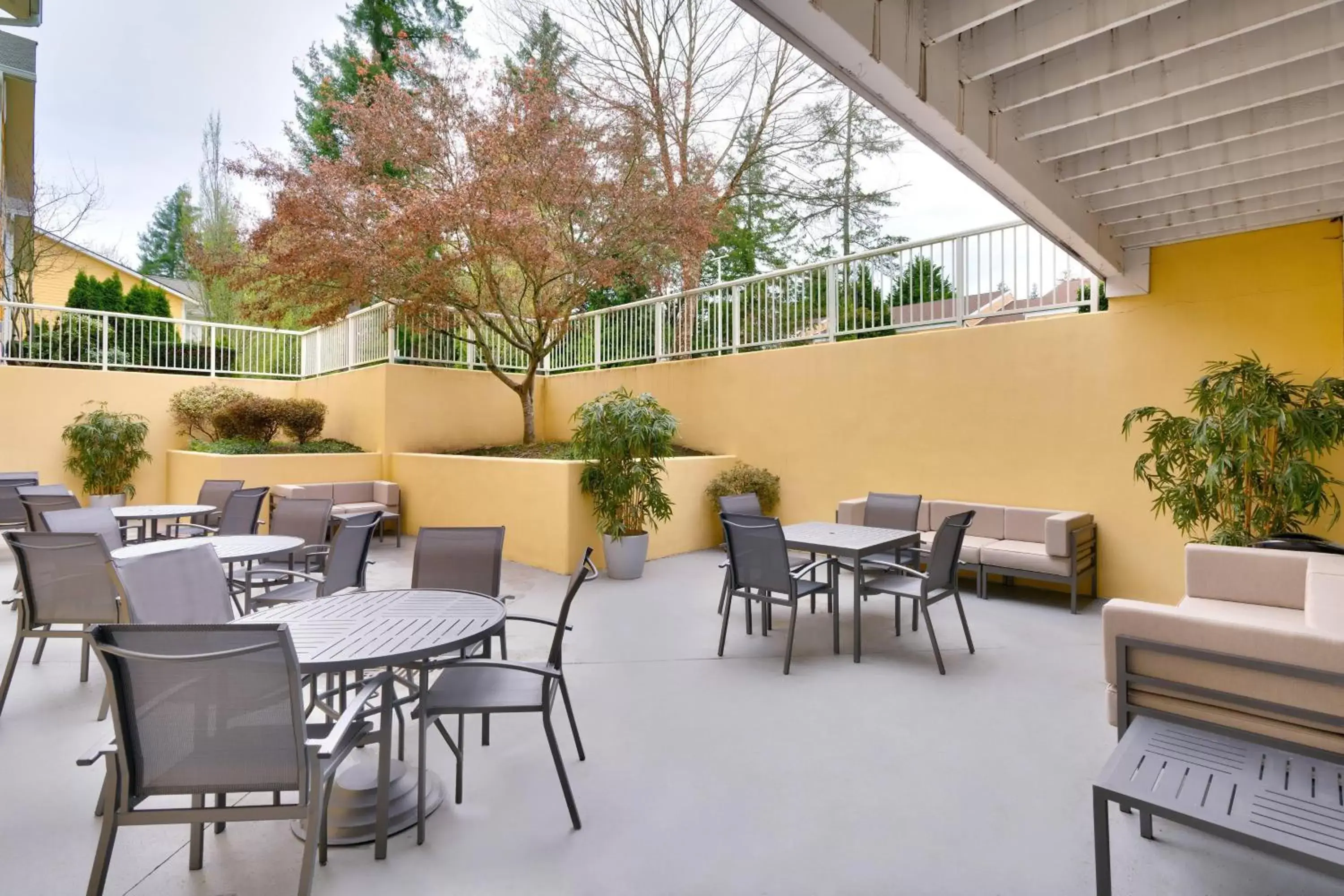Property building, Restaurant/Places to Eat in Fairfield Inn & Suites Seattle Bellevue/Redmond