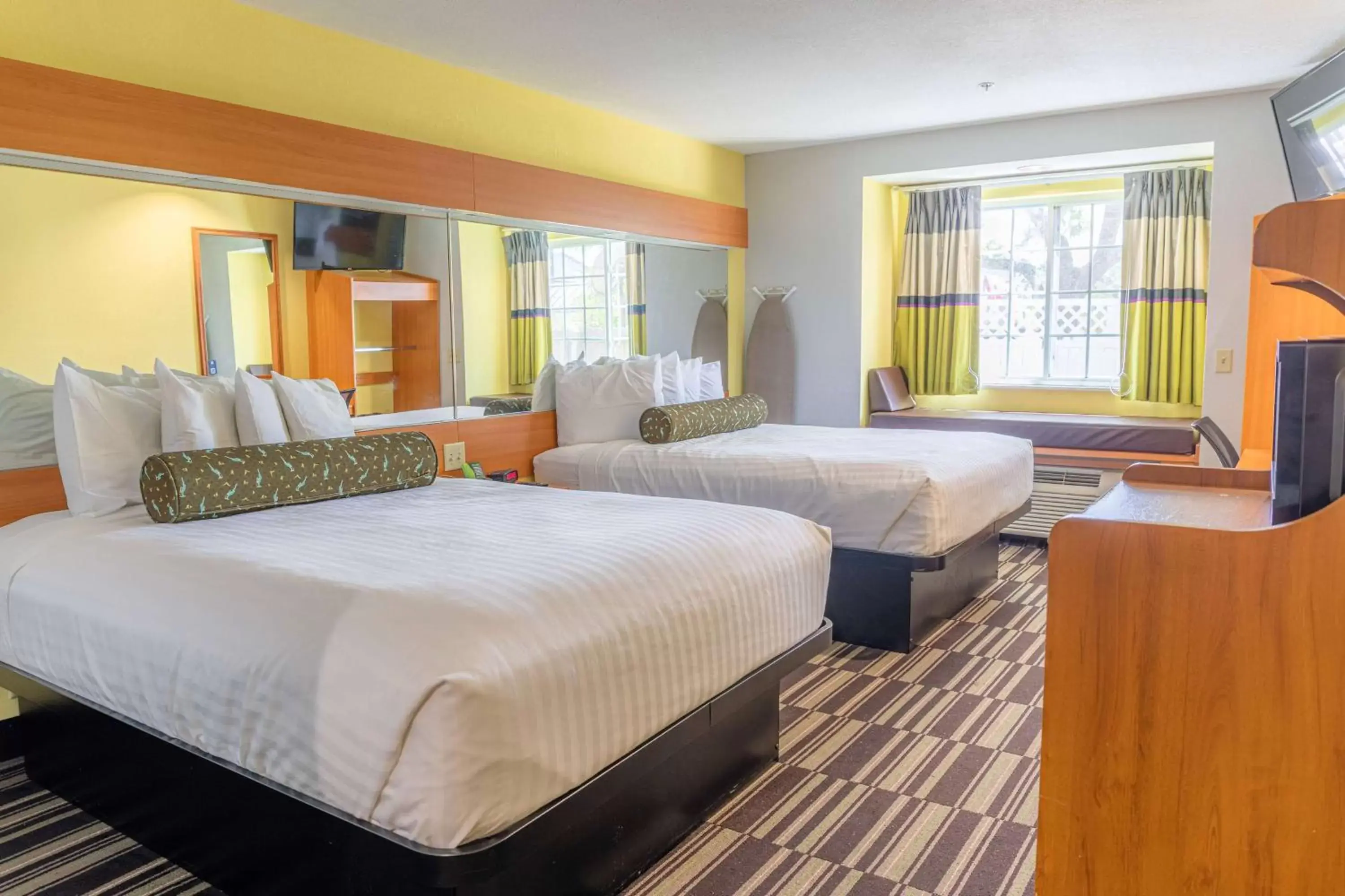 Bedroom, Bed in Microtel Inn & Suites by Wyndham Kingsland