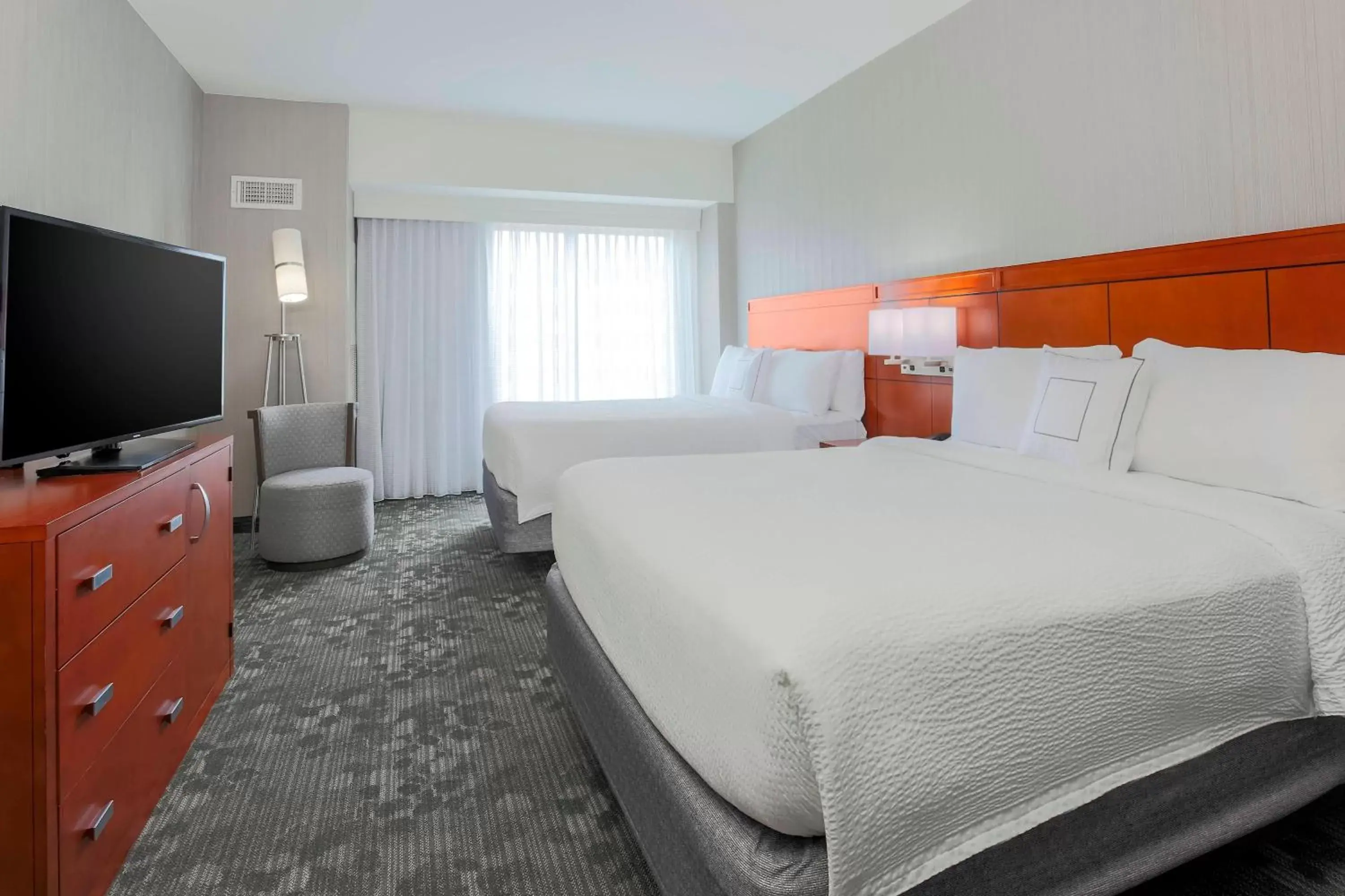 Bedroom, Bed in Courtyard by Marriott San Jose Campbell