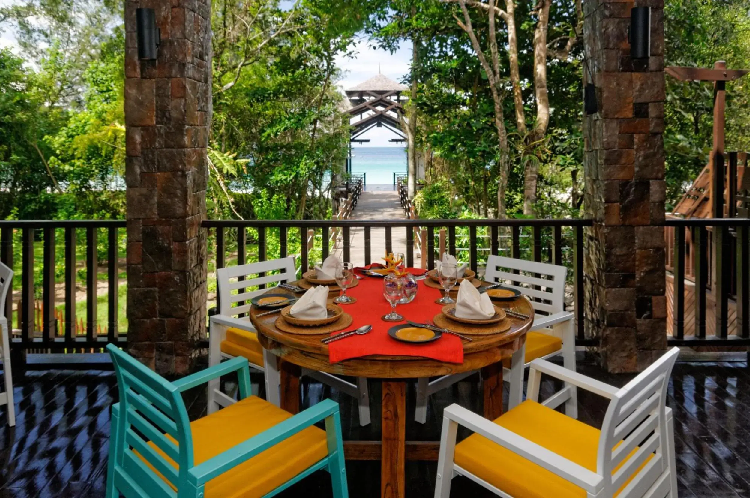 Restaurant/places to eat in Bunga Raya Island Resort & Spa