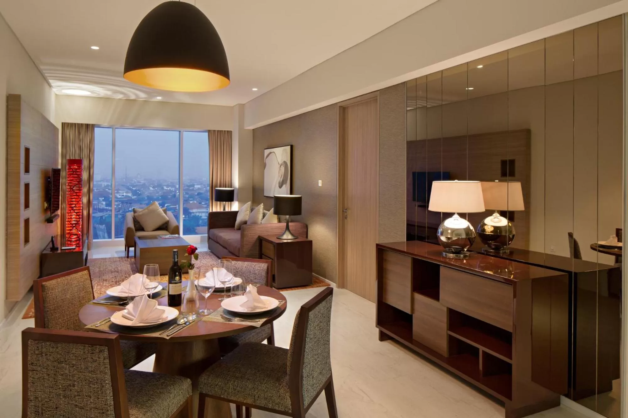 Dining area in Oakwood Hotel & Residence Surabaya