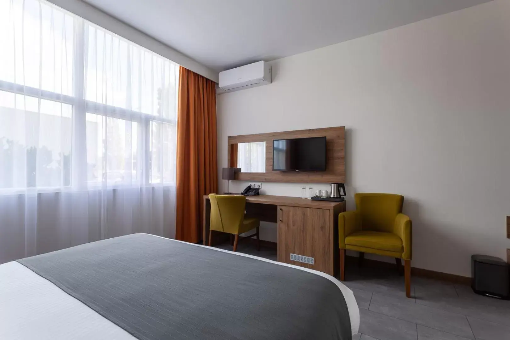 TV and multimedia, Bed in Atlas Hotel Holiday