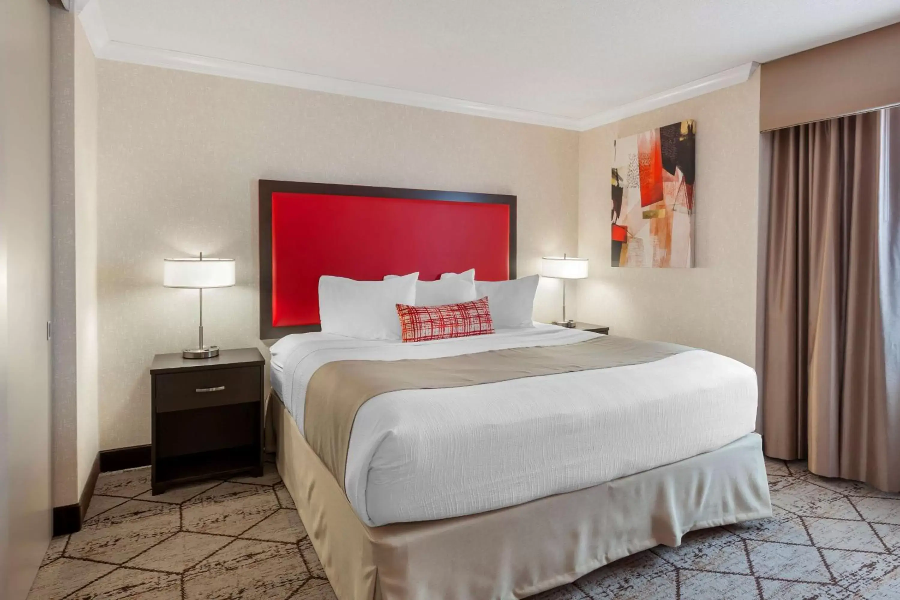 Bedroom, Bed in Best Western Plus Rose City Suites
