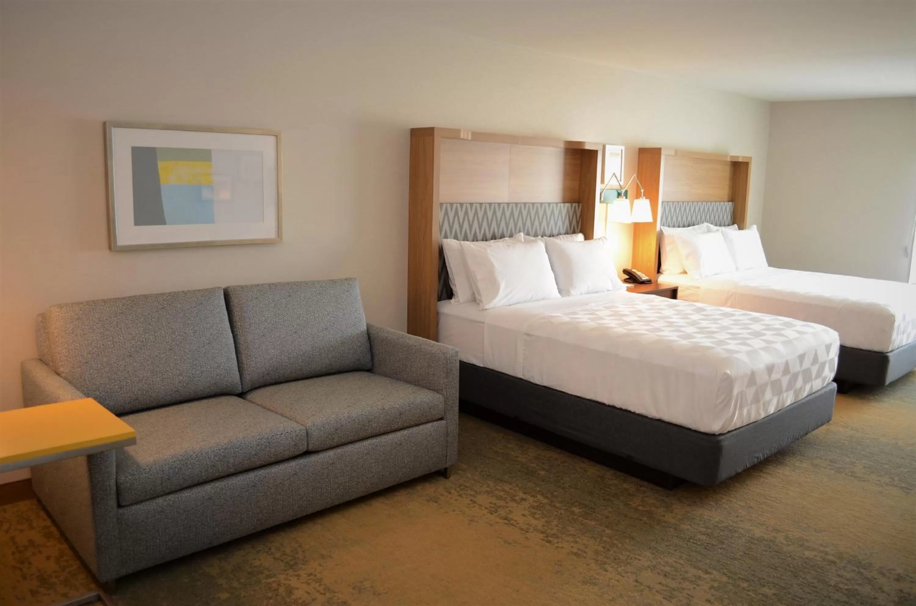 Photo of the whole room, Bed in Holiday Inn Edmonton South - Evario Events by IHG