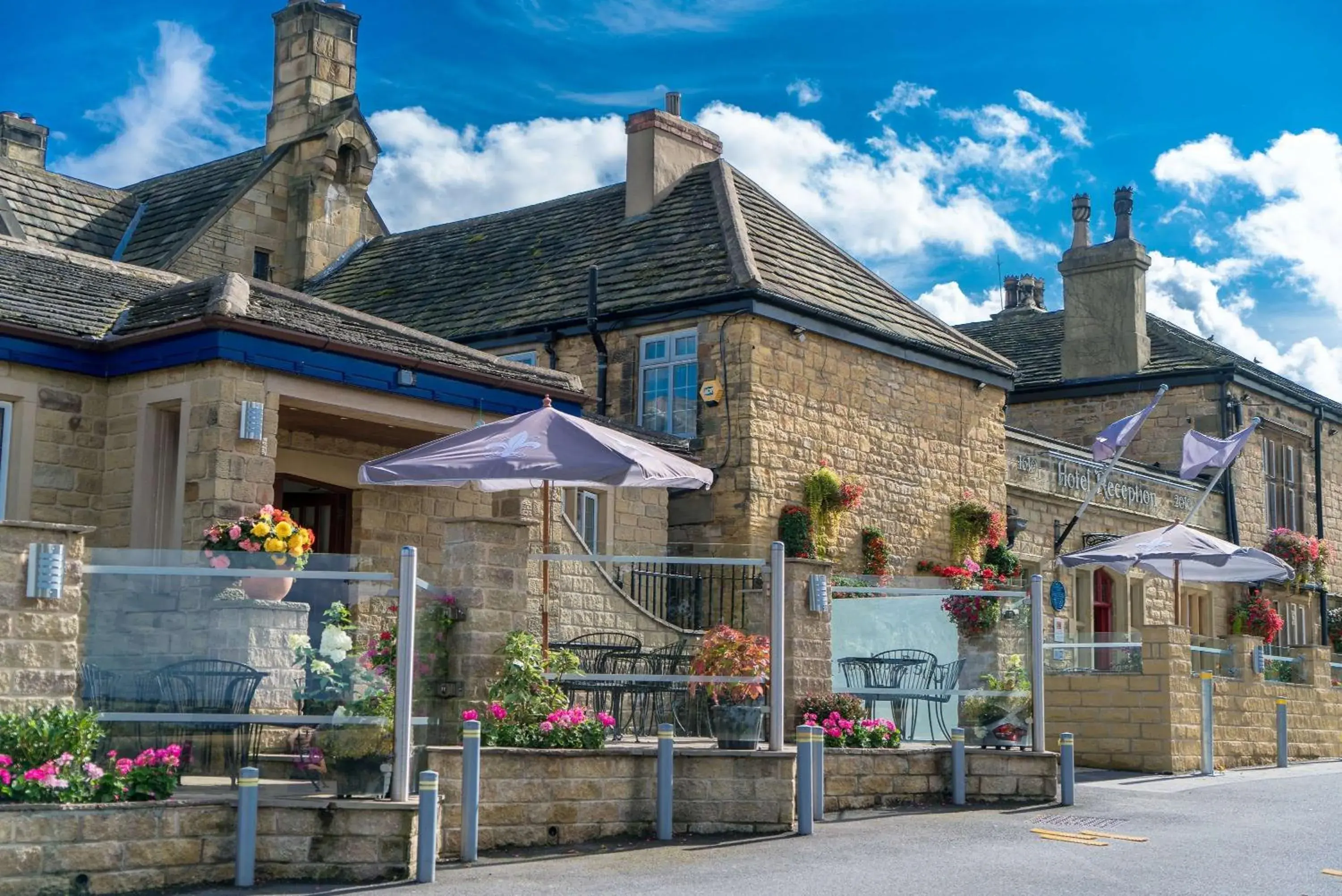 Property Building in Rogerthorpe Manor Hotel