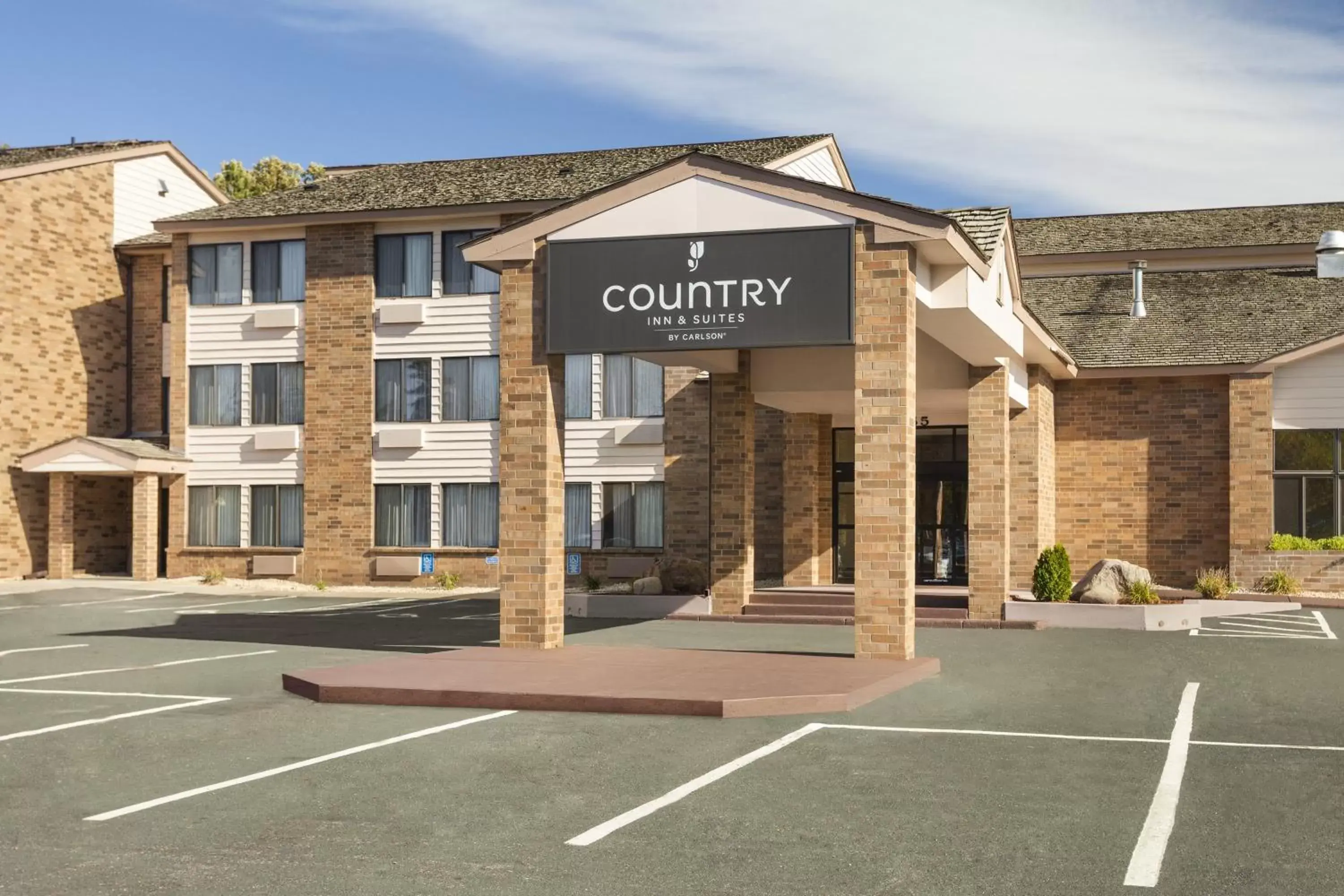 Facade/Entrance in Country Inn & Suites by Radisson, Coon Rapids, MN