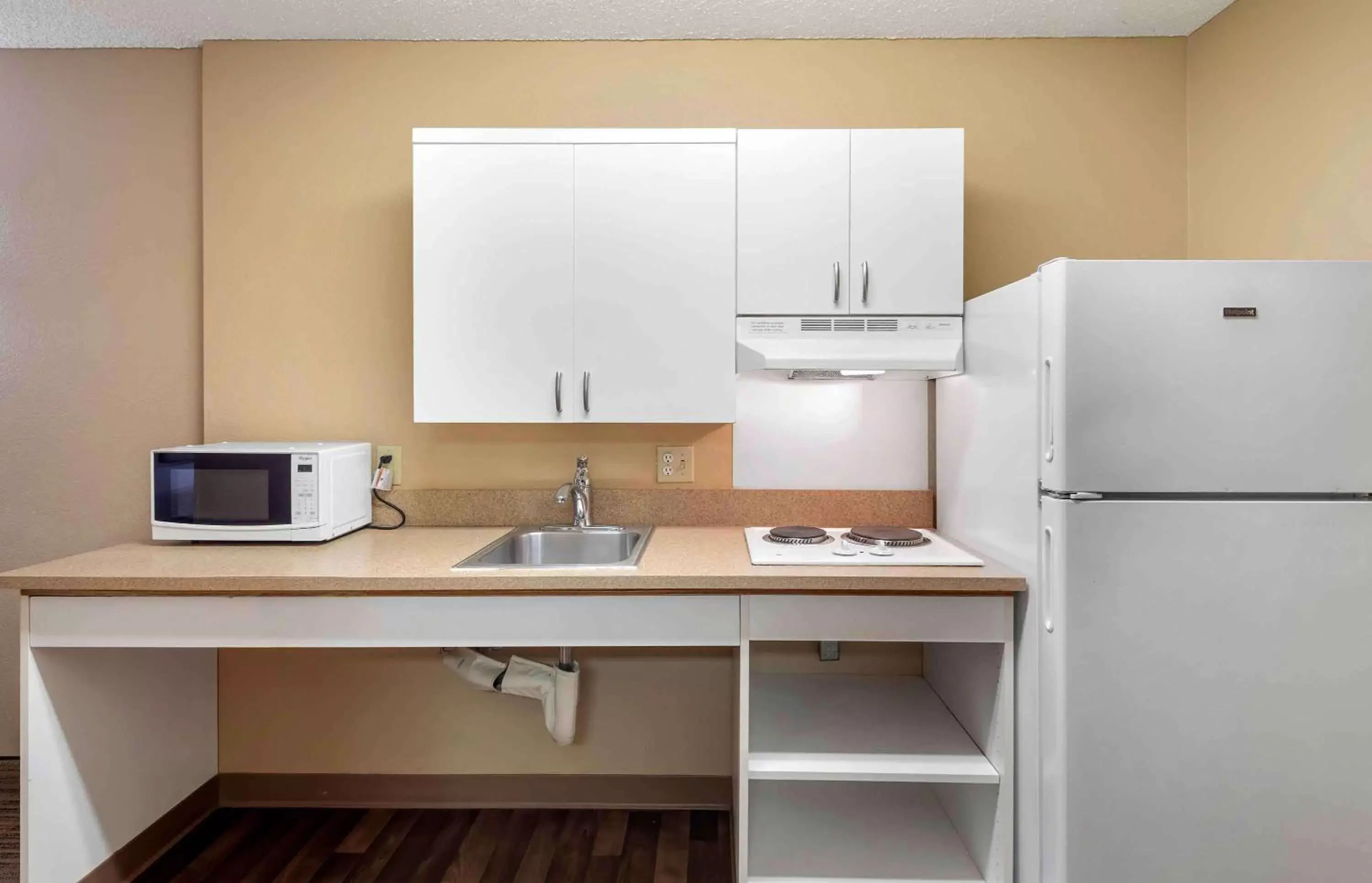 Bedroom, Kitchen/Kitchenette in Extended Stay America Suites - Orange County - Anaheim Convention Center