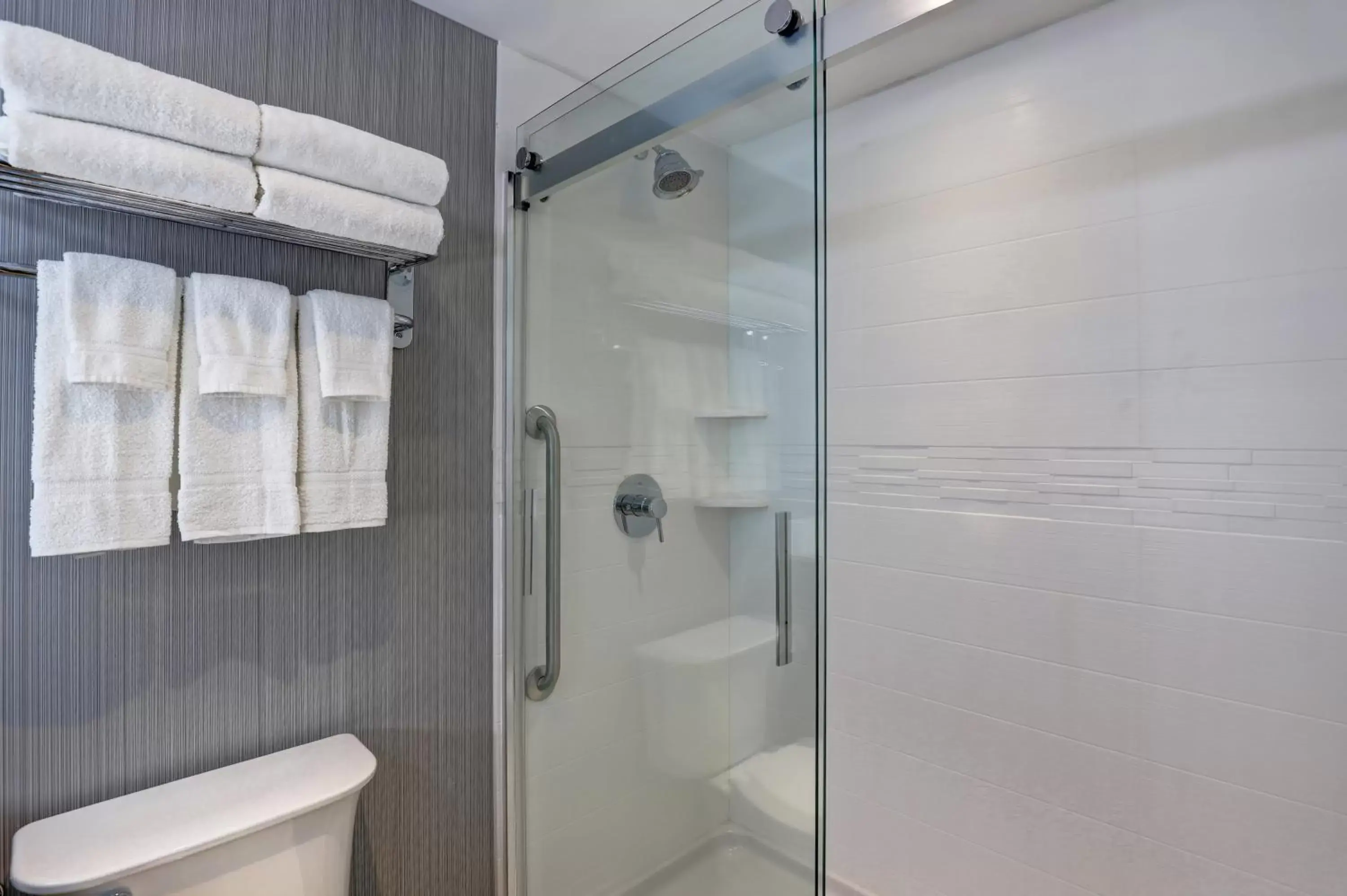 Bathroom in Holiday Inn - Mississauga Toronto West by IHG Bathroom in Holiday Inn - Mississauga Toronto West by IHG