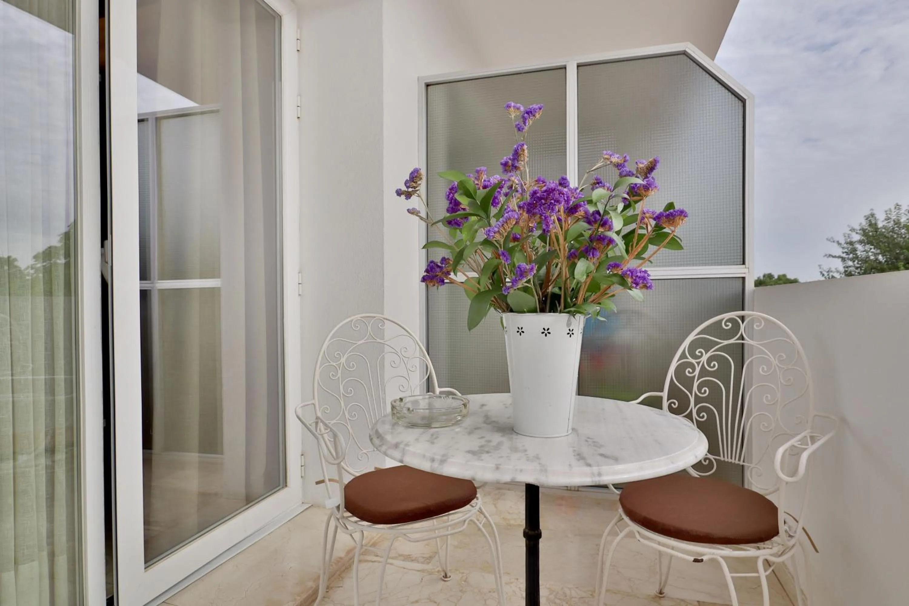 Double or Twin Room with Balcony and Parking in Hotel Oasis