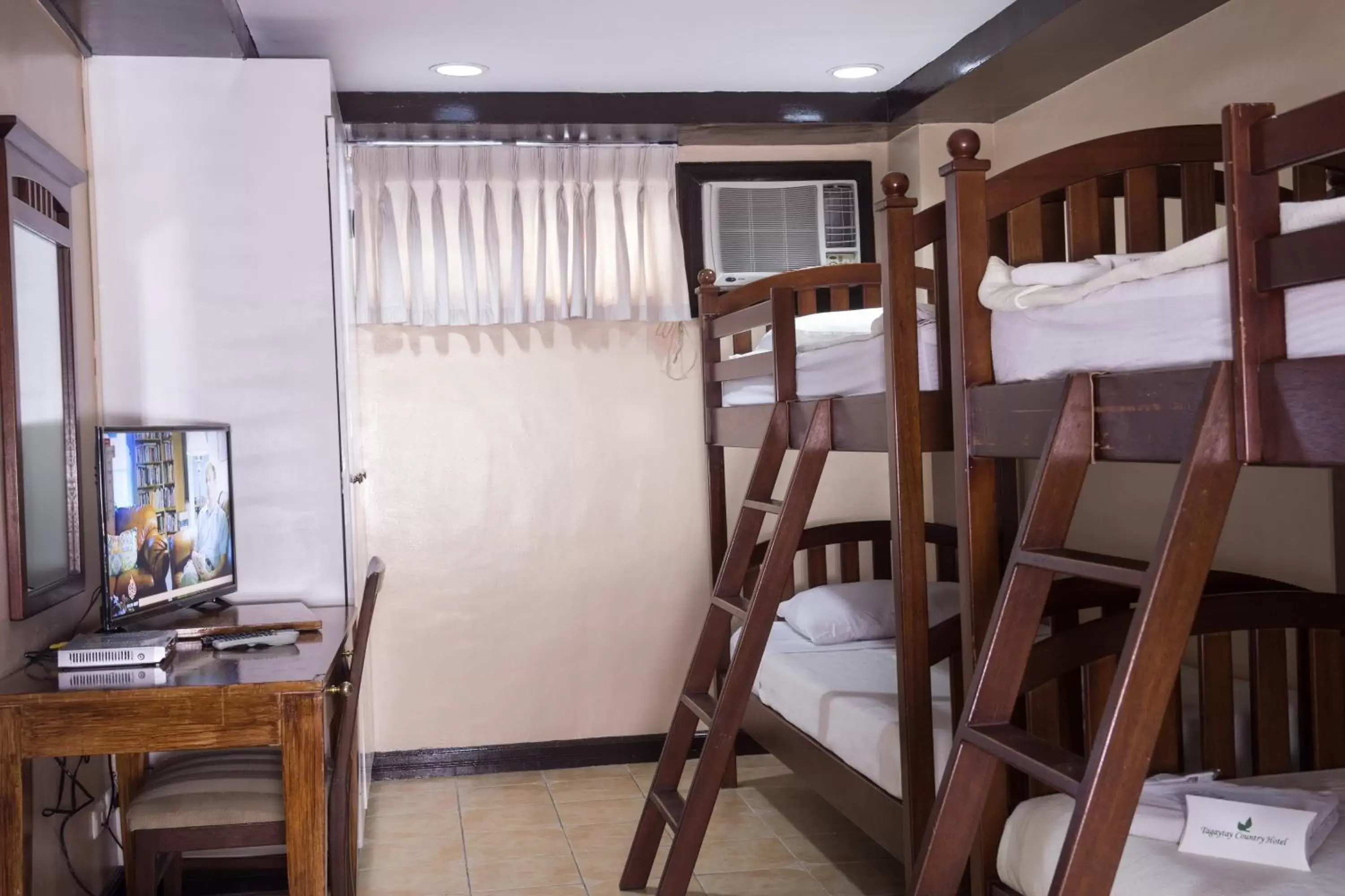 Bunk Bed in Tagaytay Country Hotel