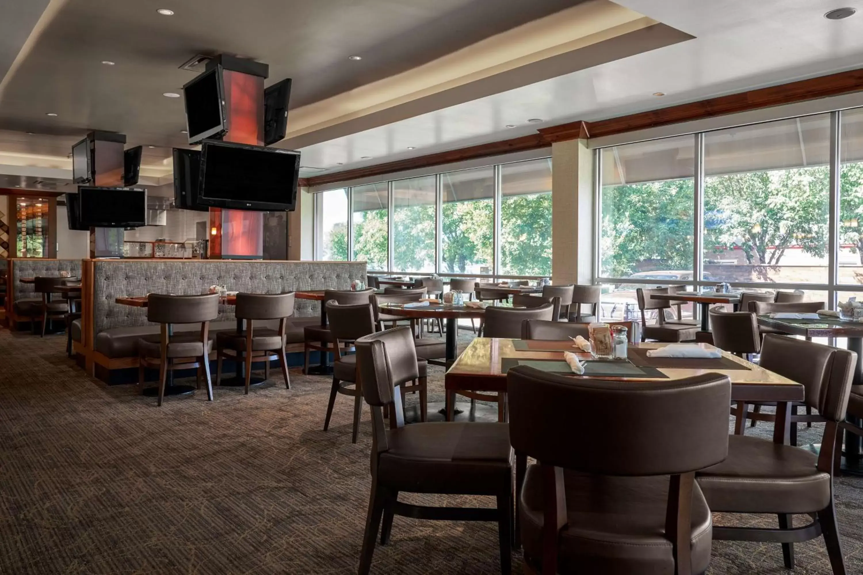 Restaurant/Places to Eat in DoubleTree by Hilton Hotel Dallas - Love Field