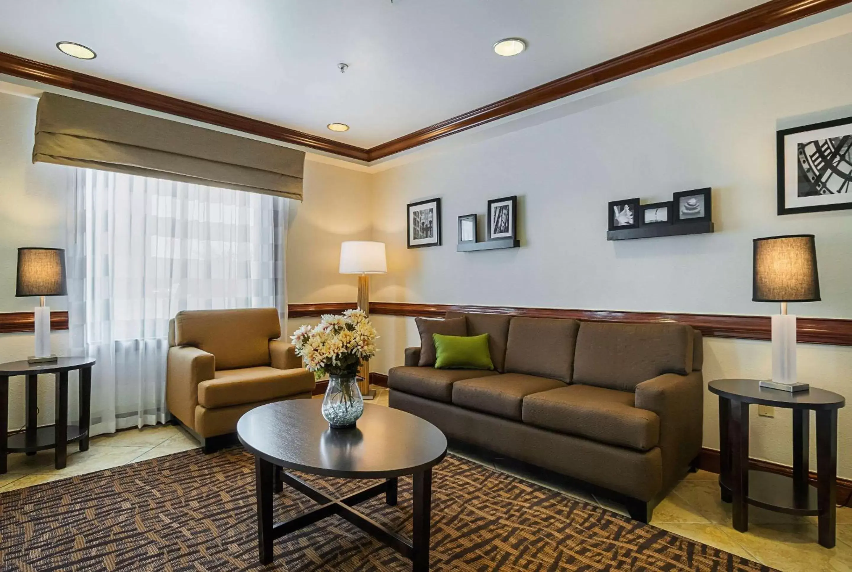 Lobby or reception, Seating Area in Sleep Inn & Suites Manchester