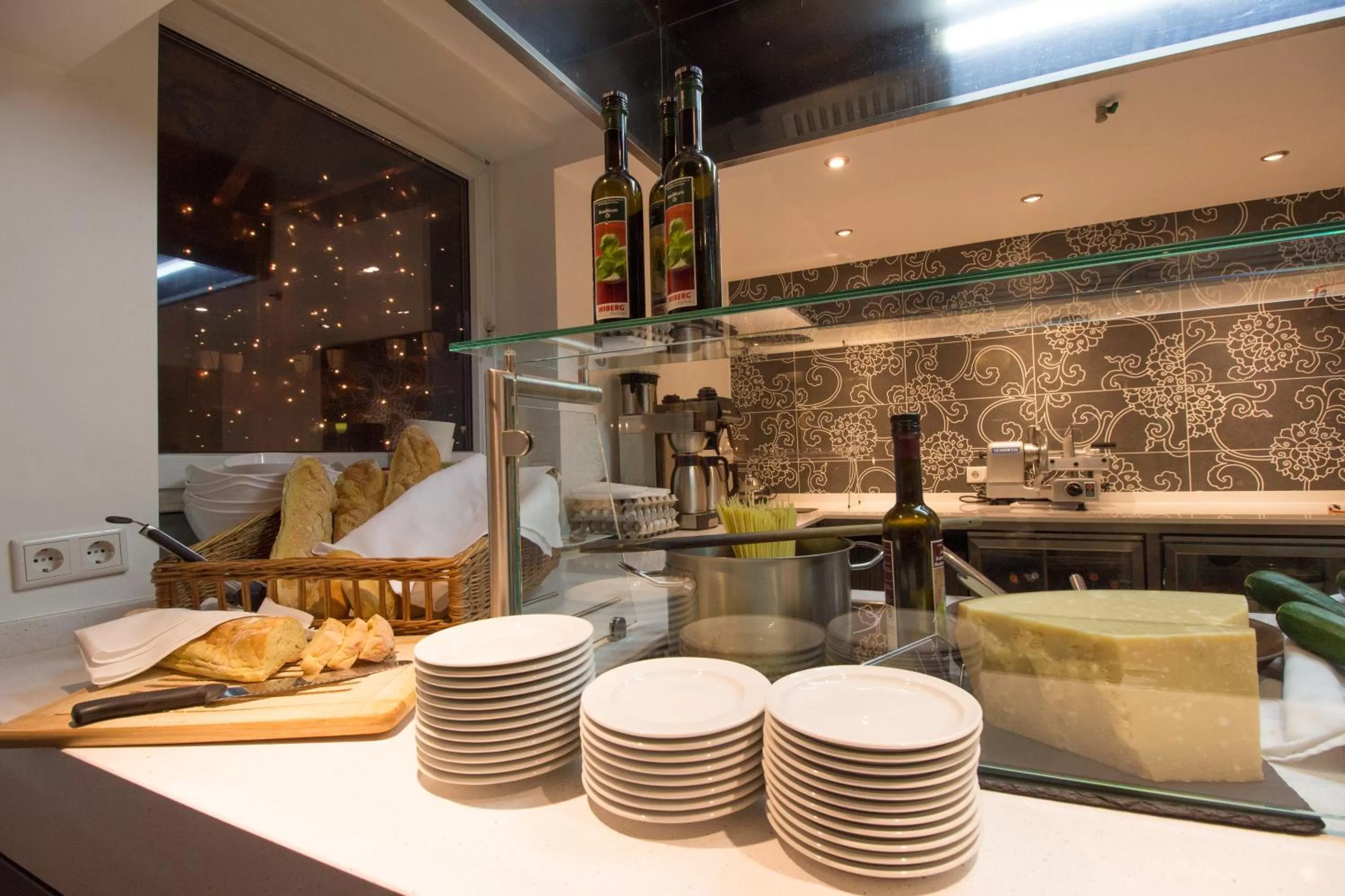 Restaurant/places to eat in HOTEL PARQÉO im A66