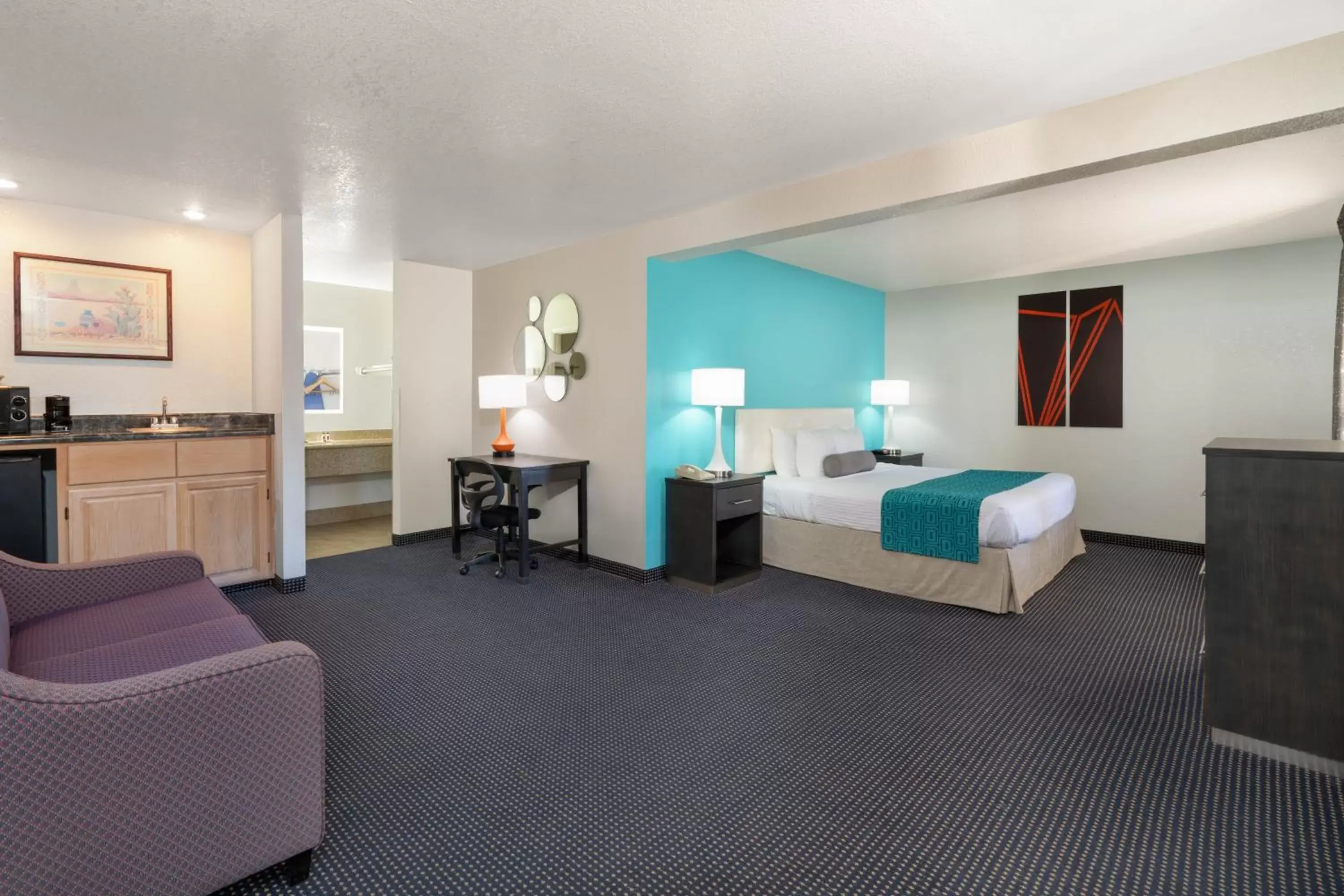 Photo of the whole room, Bed in Howard Johnson by Wyndham Holbrook Photo of the whole room, Bed in Howard Johnson by Wyndham Holbrook