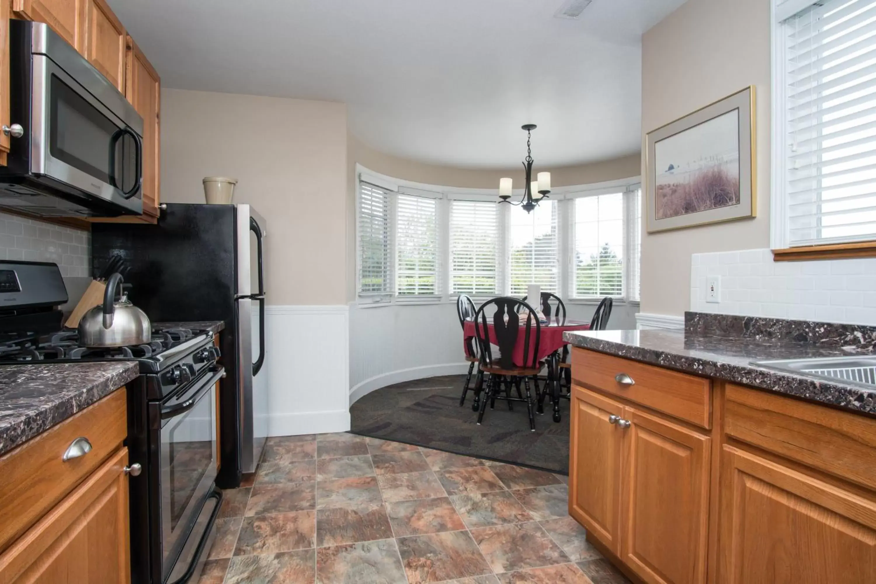 Kitchen/Kitchenette in Ecola Creek Lodge