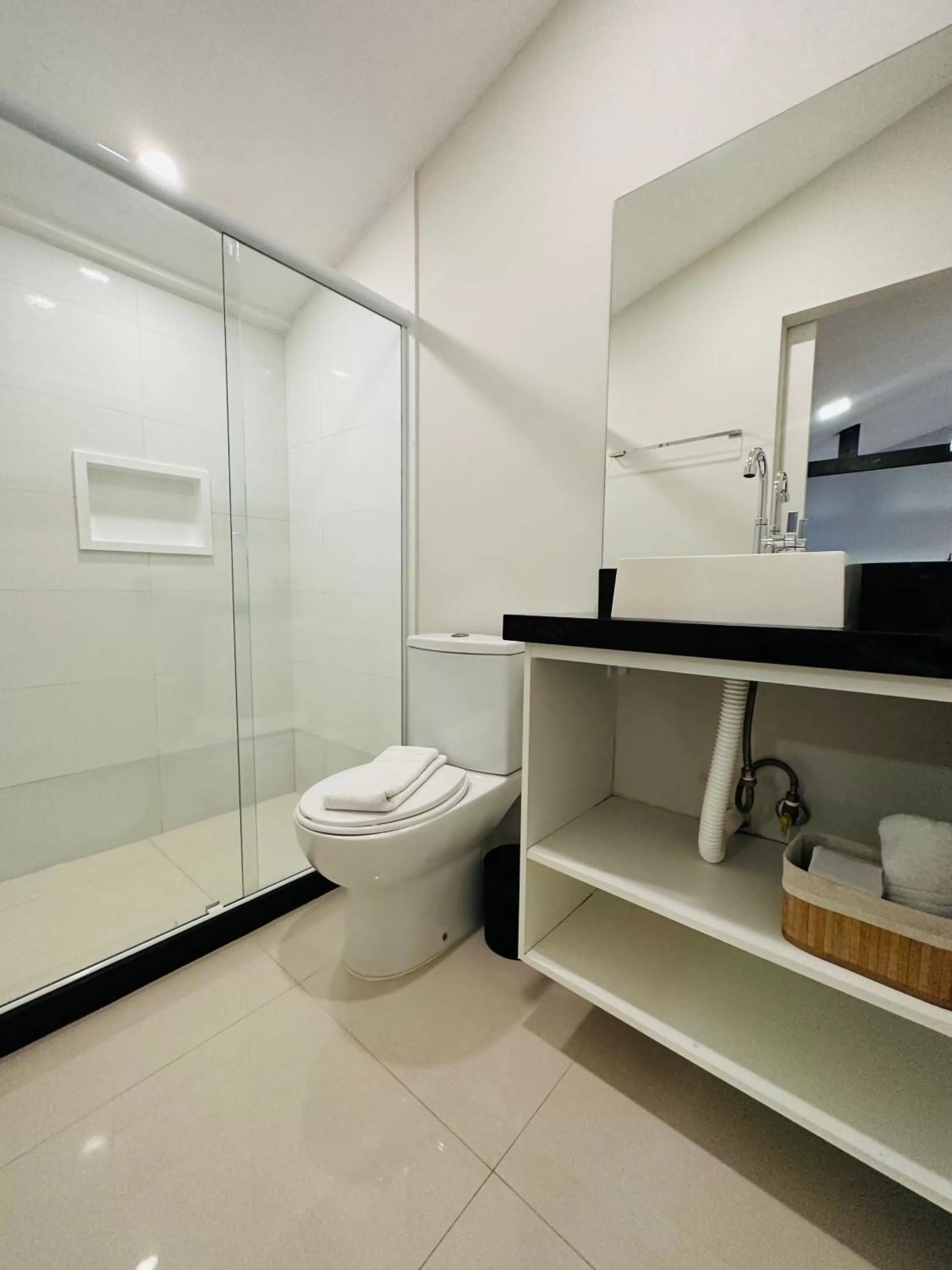 Bathroom in Injoy Suítes & Aparts