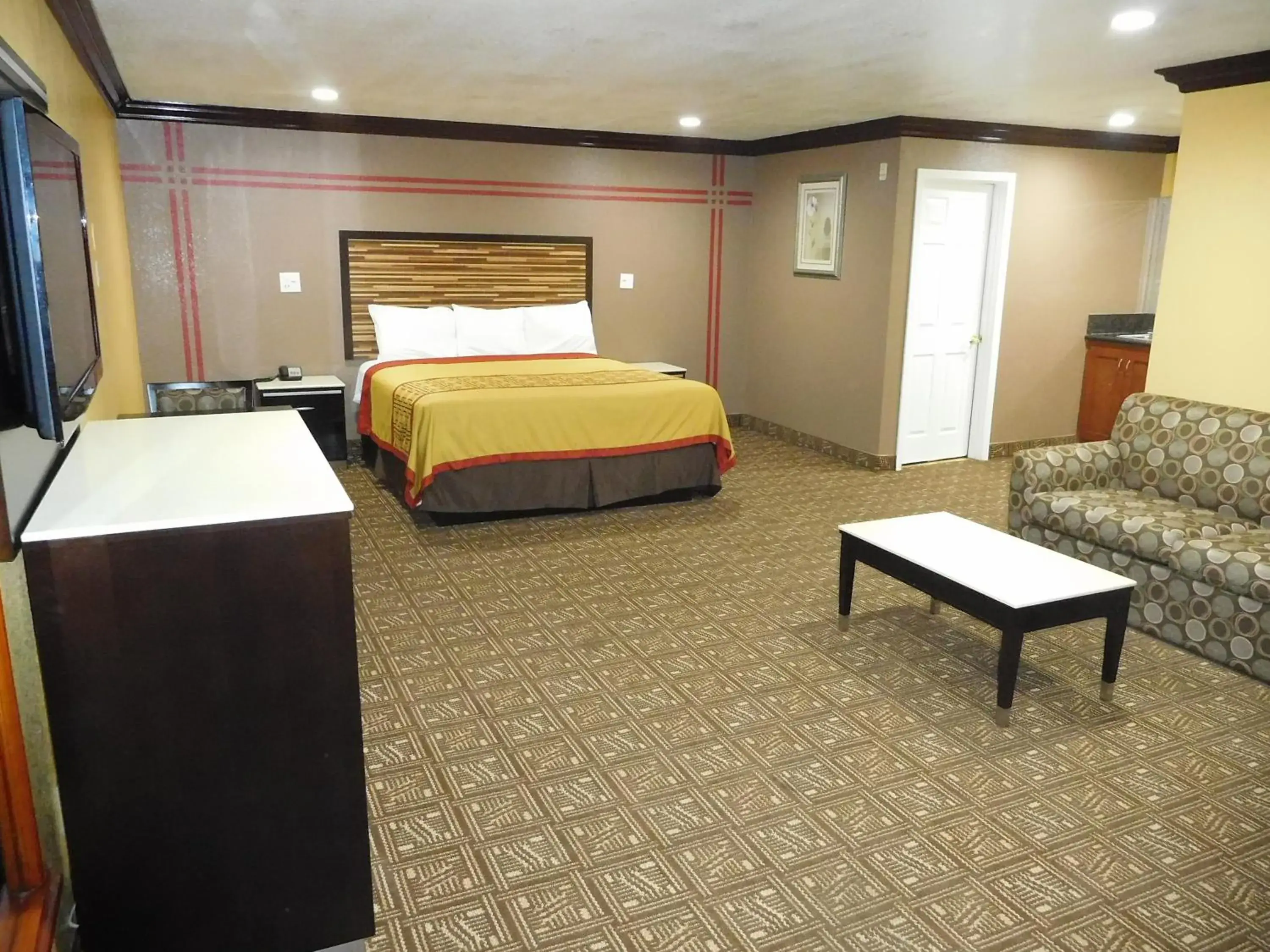 Photo of the whole room, Bed in Diamond Inn